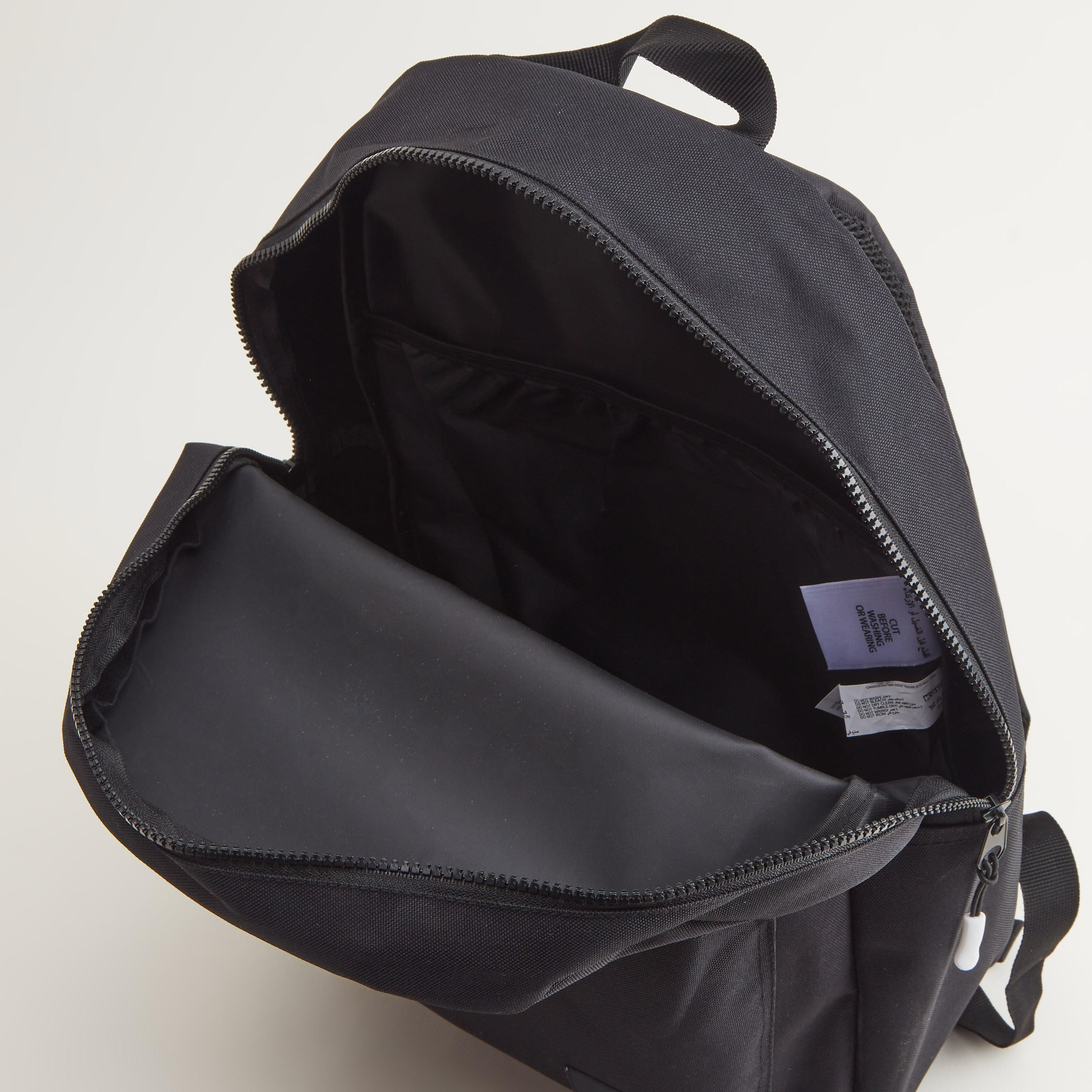 شنطة ظهر بحمالات قابلة للتعديل و طبعات من كابا-men-bags-image-2