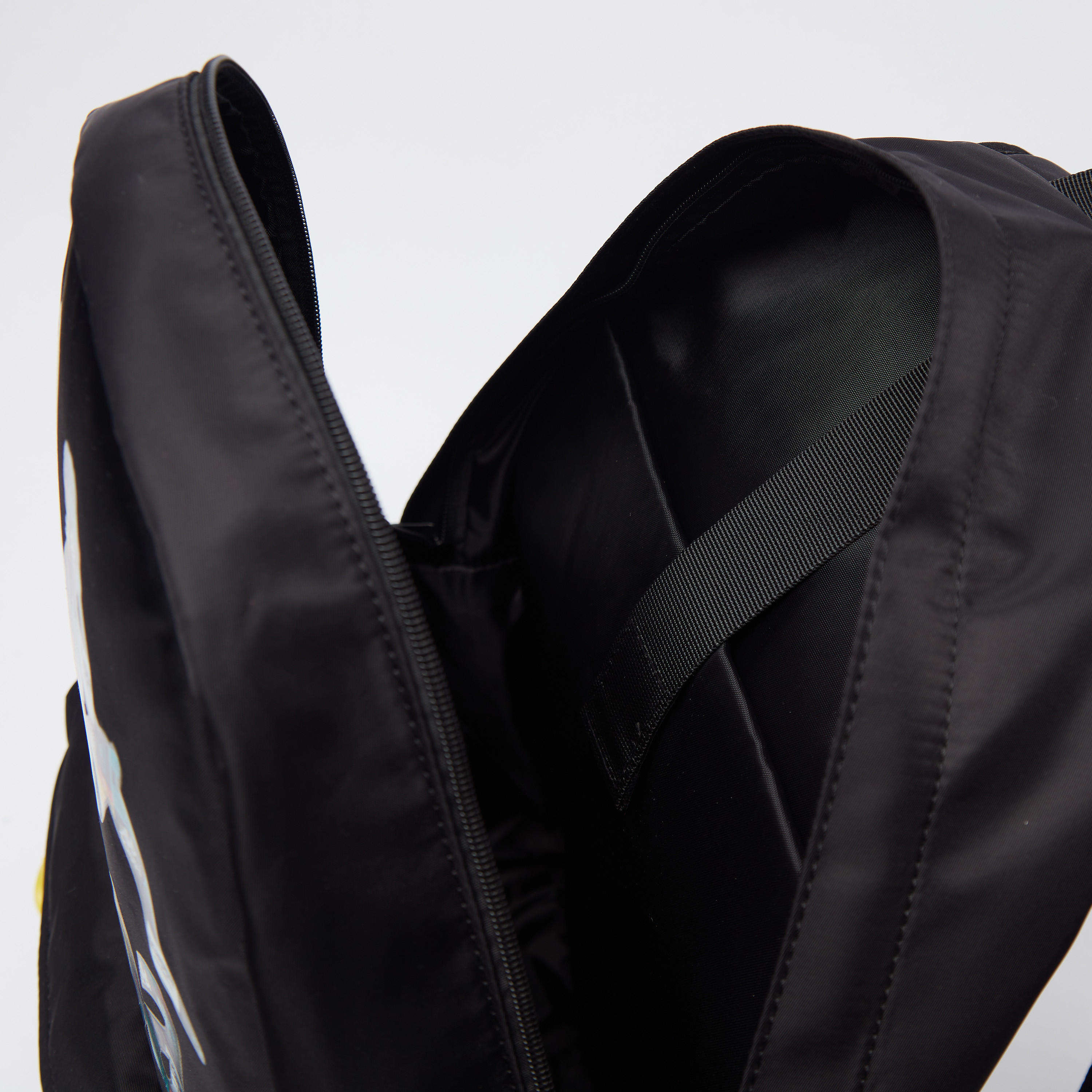 شنطة ظهر بسحّاب إغلاق وحمّالات قابلة للتعديل وطبعات من كابا-men-bags-image-1