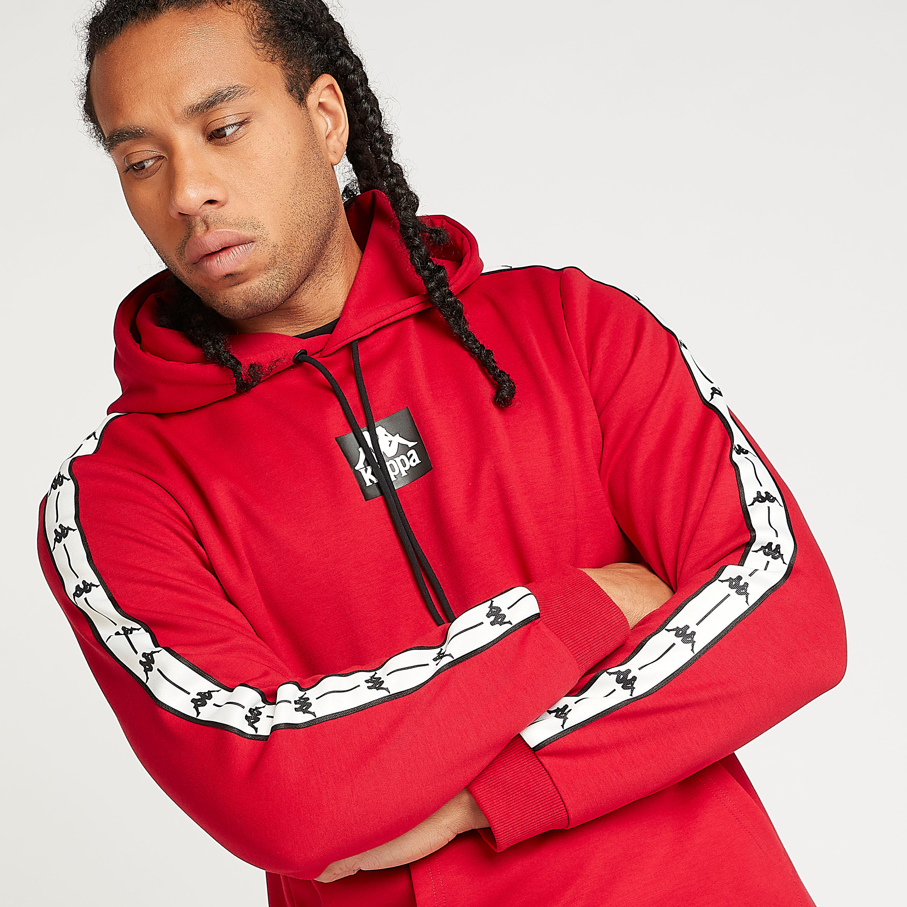 هودي مستدام بتفاصيل جيوب وطبعات شعار من كابا-men-winterwear-hoodiesandsweatshirts-image-3