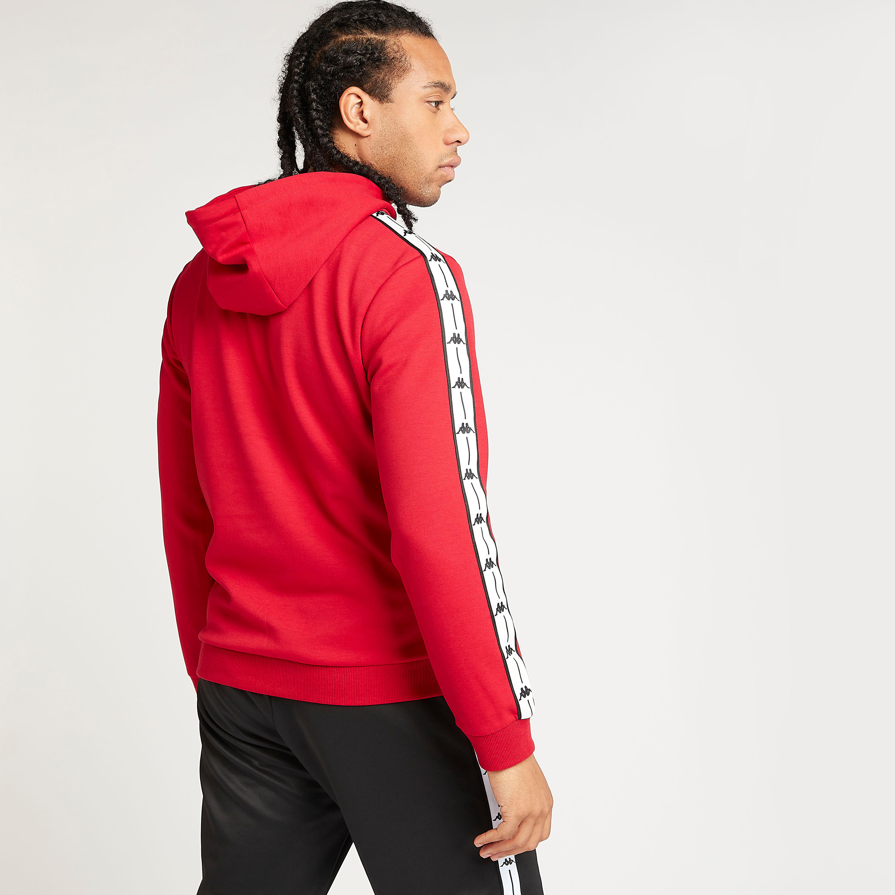 هودي مستدام بتفاصيل جيوب وطبعات شعار من كابا-men-winterwear-hoodiesandsweatshirts-image-4