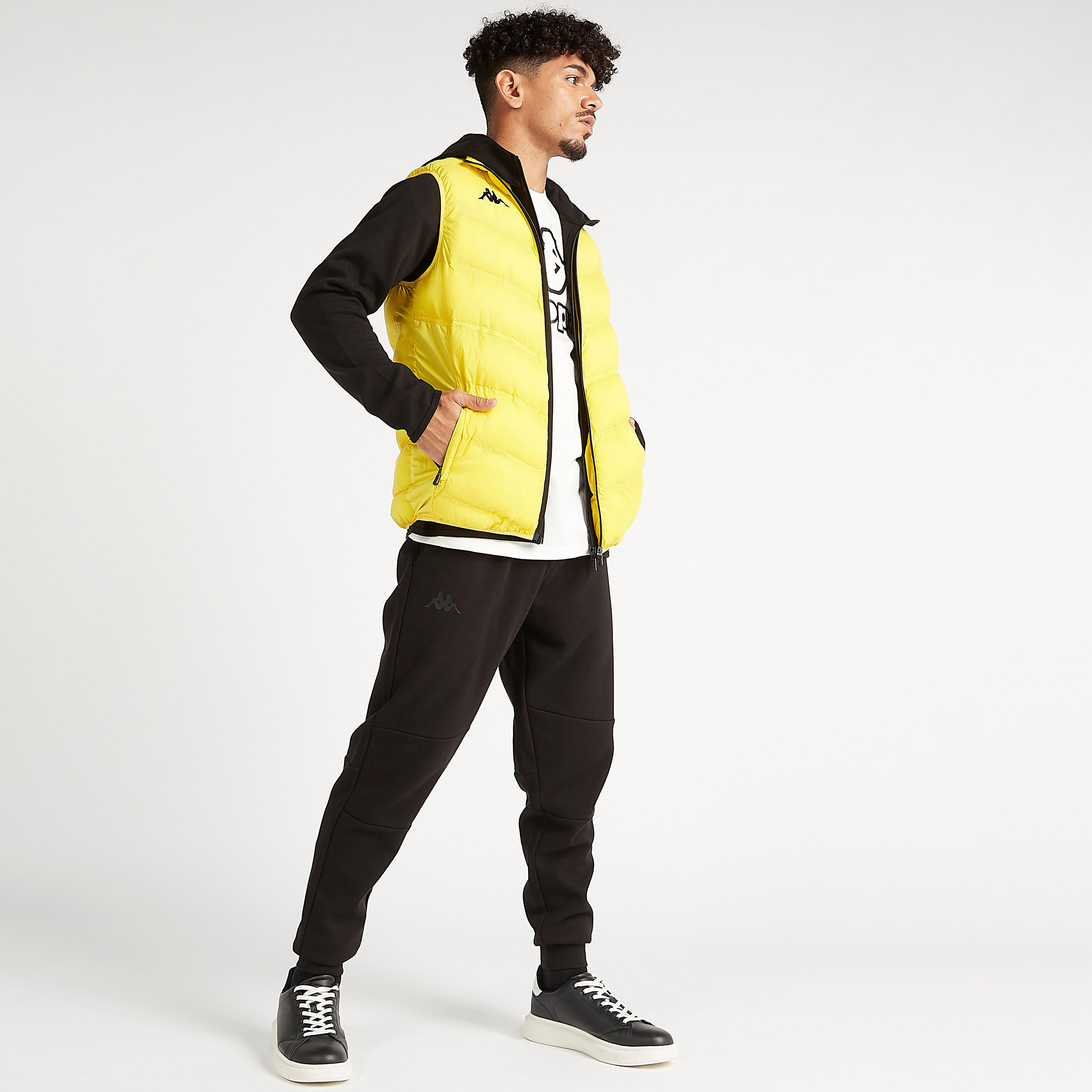 جاكيت جيليه بدون أكمام مبطن مع جيوب وسحاب للإغلاق من كابا-men-clothing-jacketsandblazers-jackets-image-1