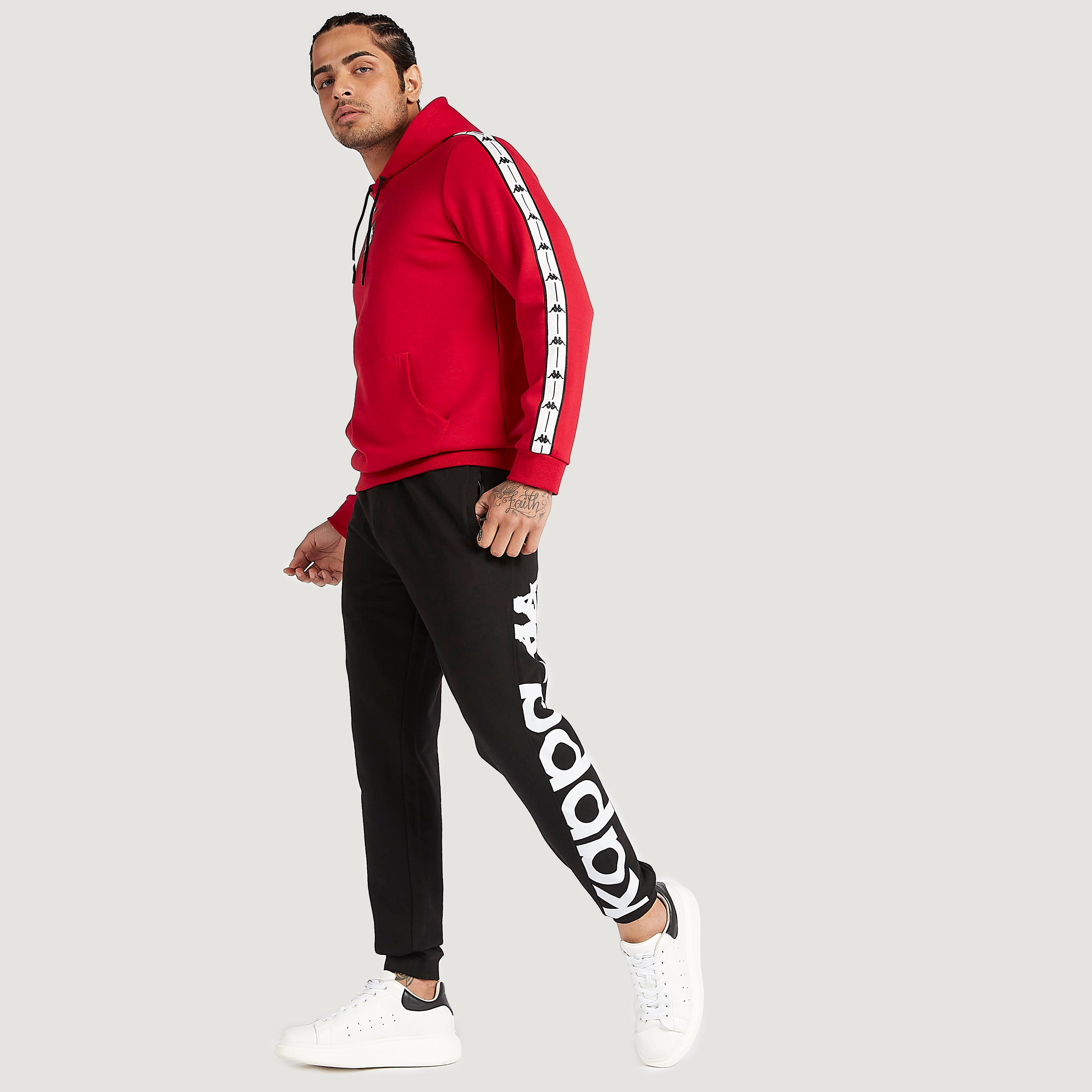 بنطلون رياضي برباط إغلاق وجيوب وطبعات من كابا-men-clothing-sportswearandactivewear-bottoms-image-4