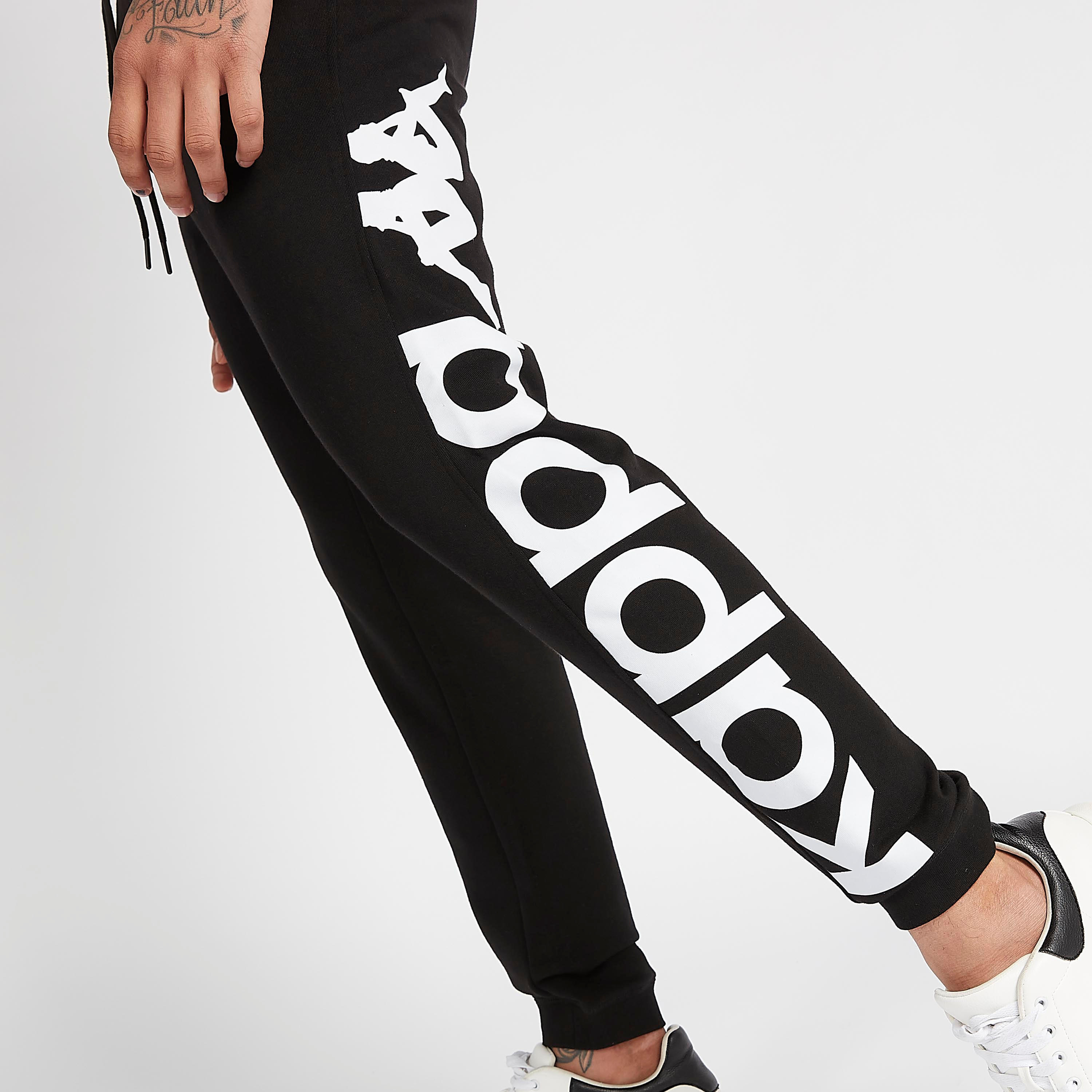بنطلون رياضي برباط إغلاق وجيوب وطبعات من كابا-men-clothing-sportswearandactivewear-bottoms-image-3