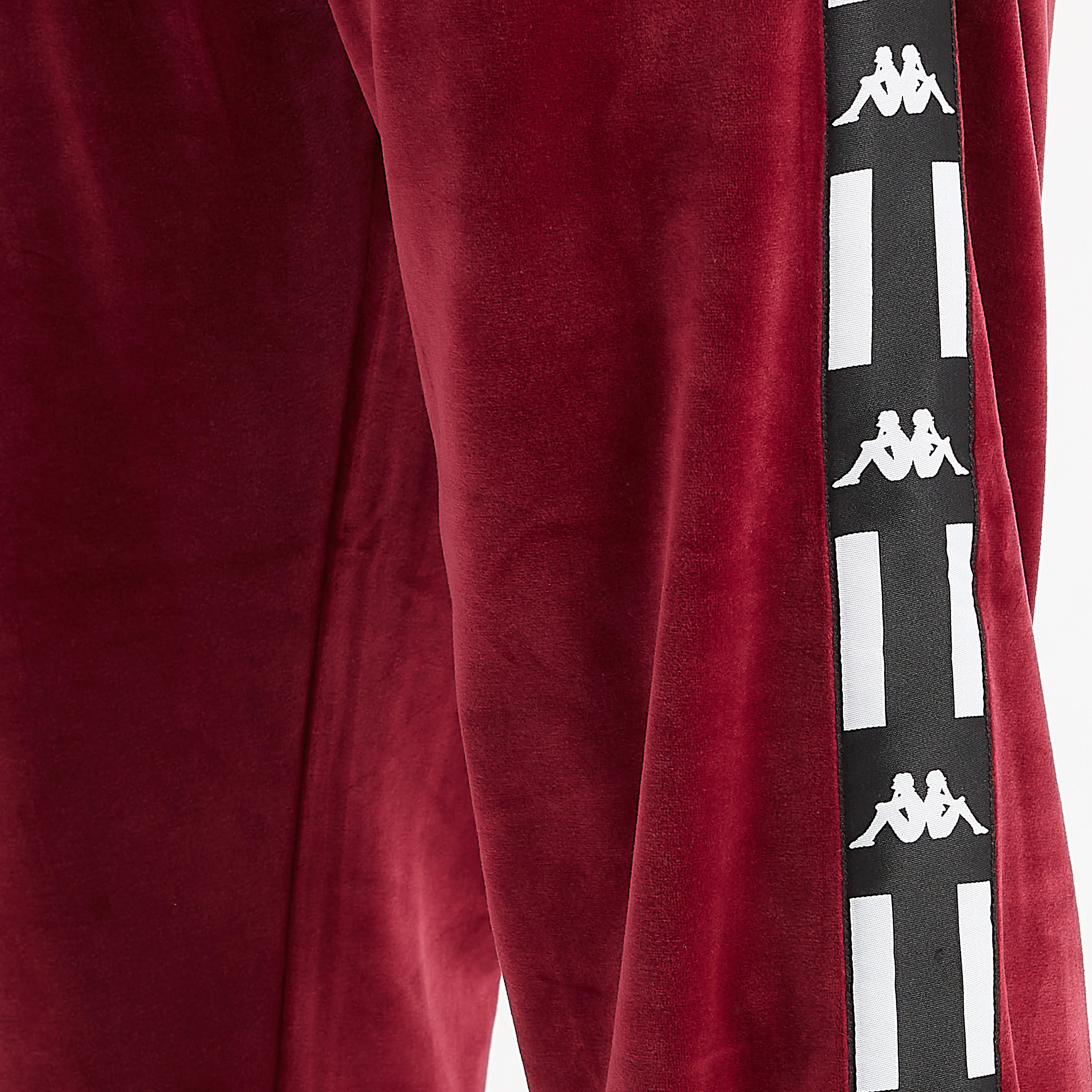 بنطلون رياضي بتفاصيل شريطة بطبعات وخصر مطّاطي-men-clothing-sportswearandactivewear-bottoms-image-3