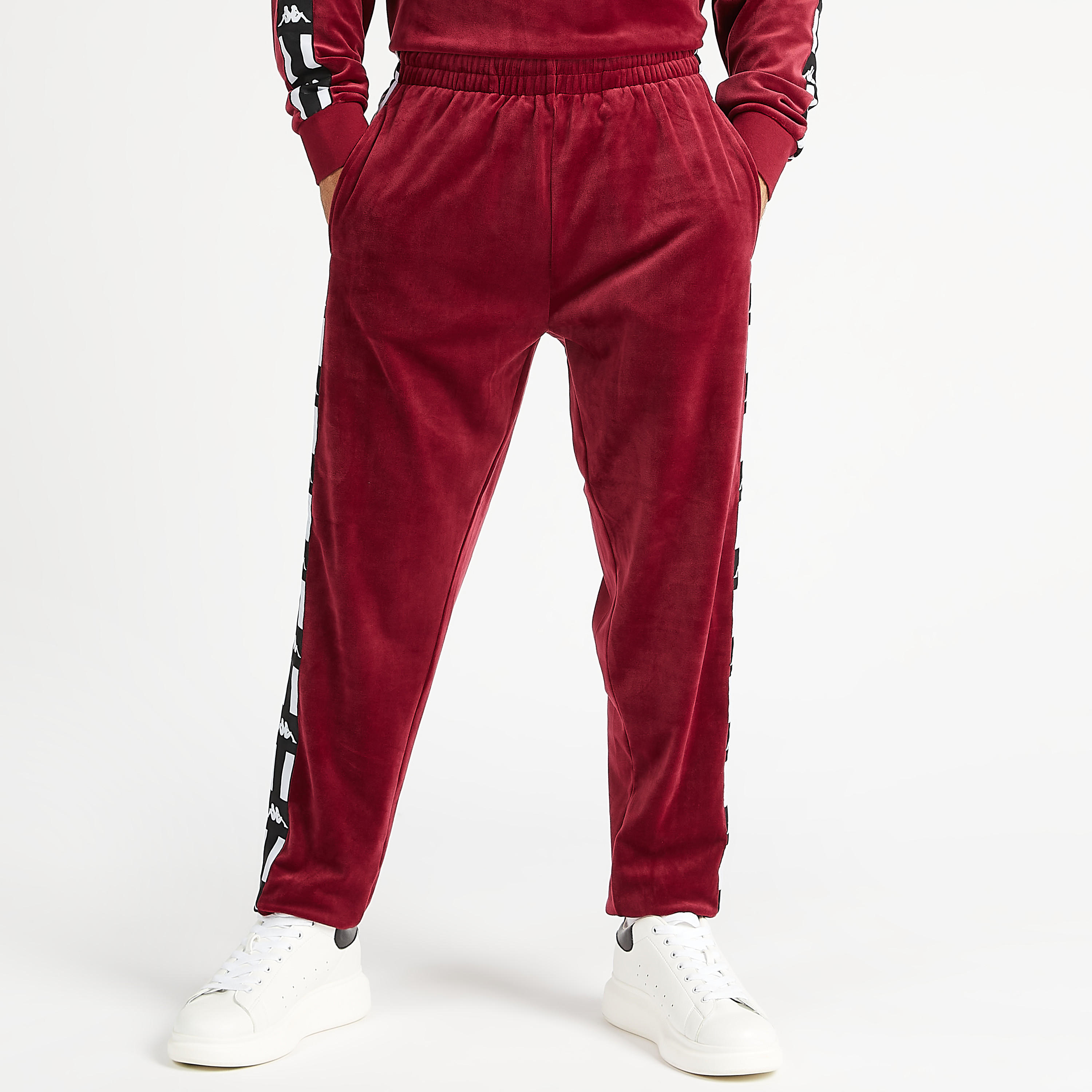 بنطلون رياضي بتفاصيل شريطة بطبعات وخصر مطّاطي-men-clothing-sportswearandactivewear-bottoms-image-6