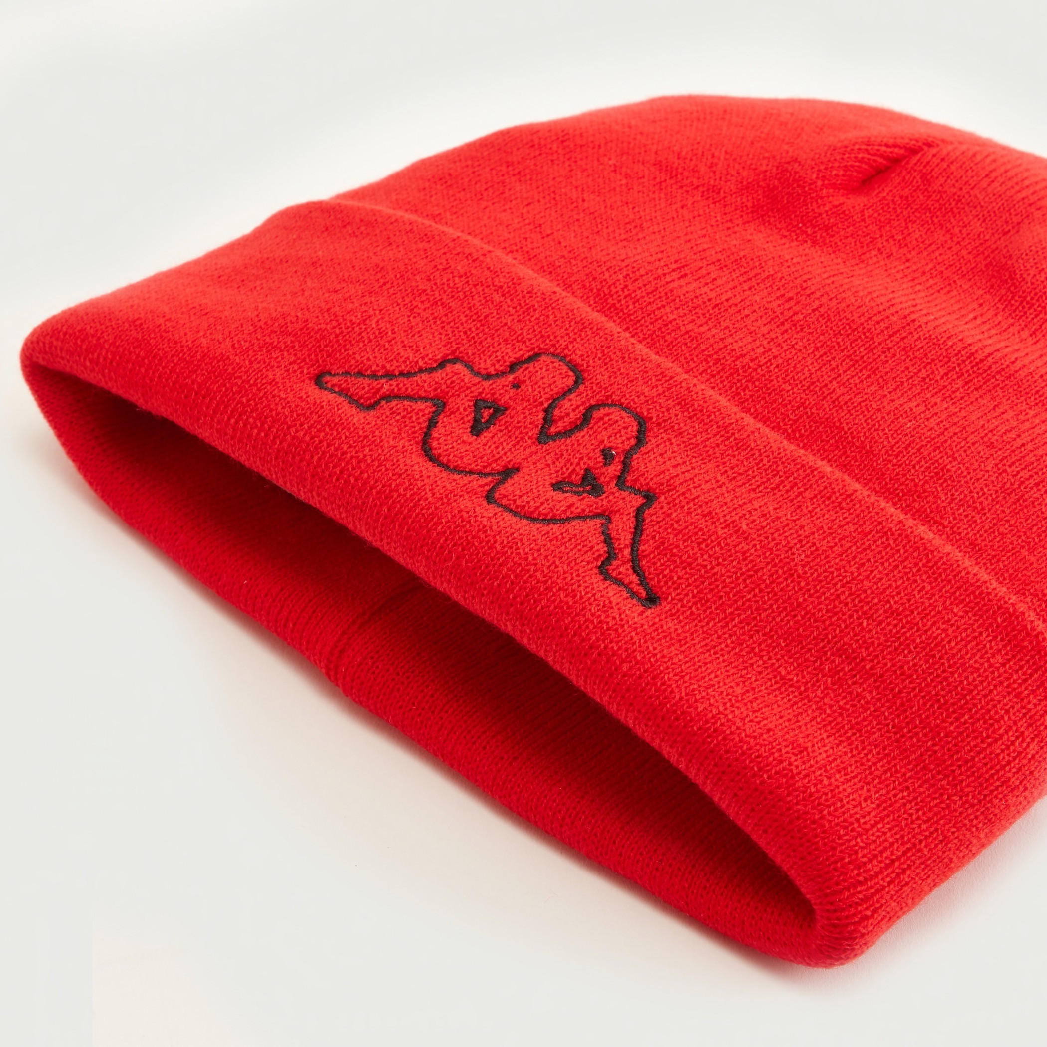 قبّعة بيني سادة بتطريز شعار من كابا-men-caps-image-1