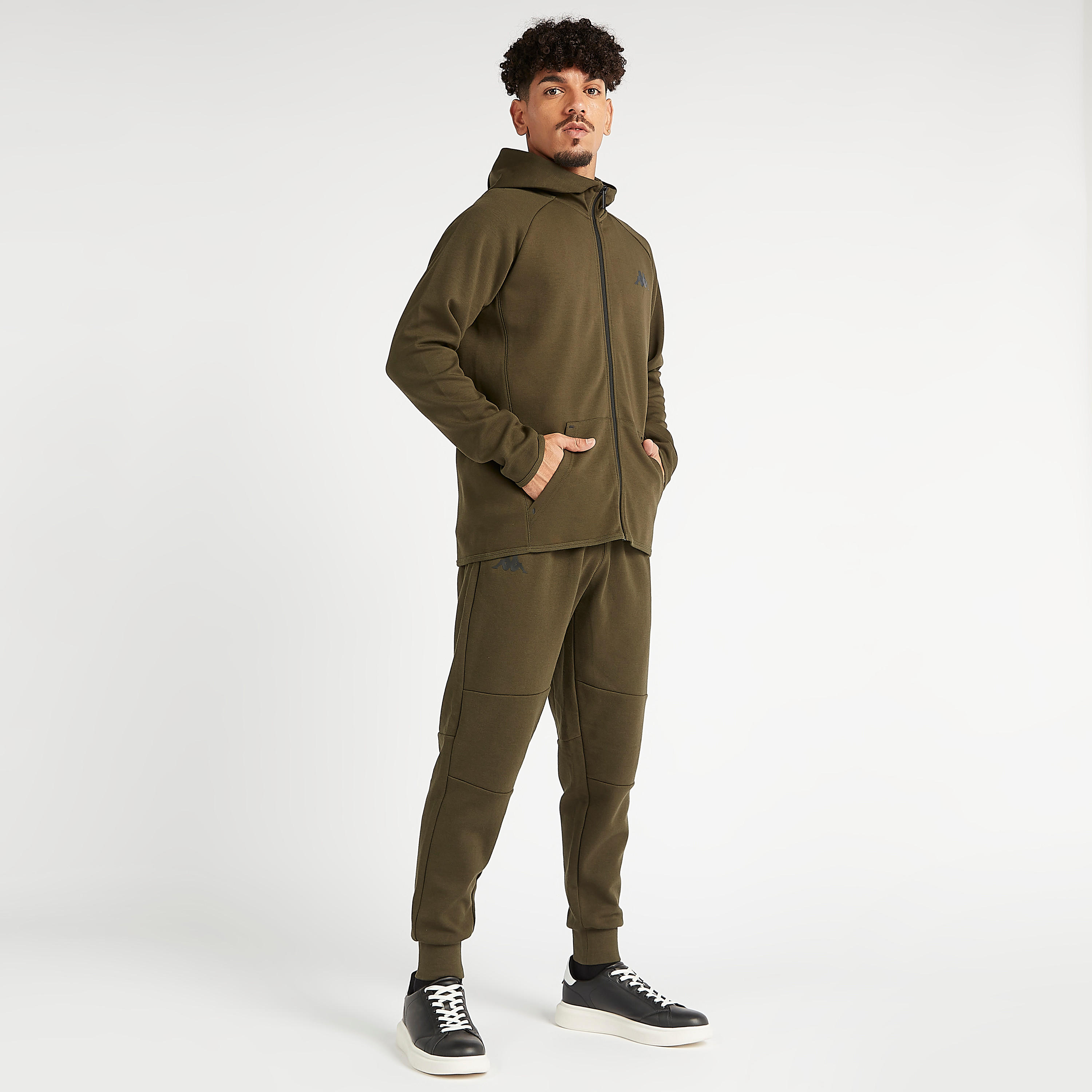 بنطلون رياضي بجيوب بسحّاب من كابا-men-clothing-sportswearandactivewear-tracksuits-image-4