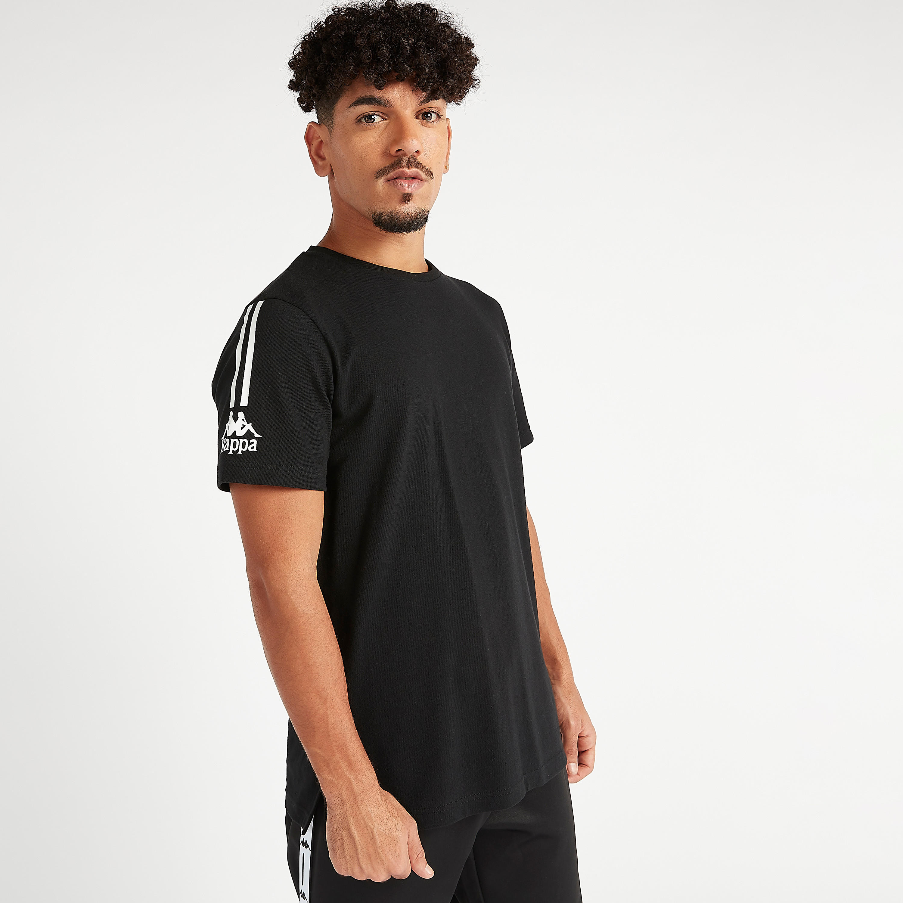 تيشيرت بطبعات وياقة ضيّقة وأكمام قصيرة من كابا-men-clothing-sportswearandactivewear-tshirtsandpolos-image-2