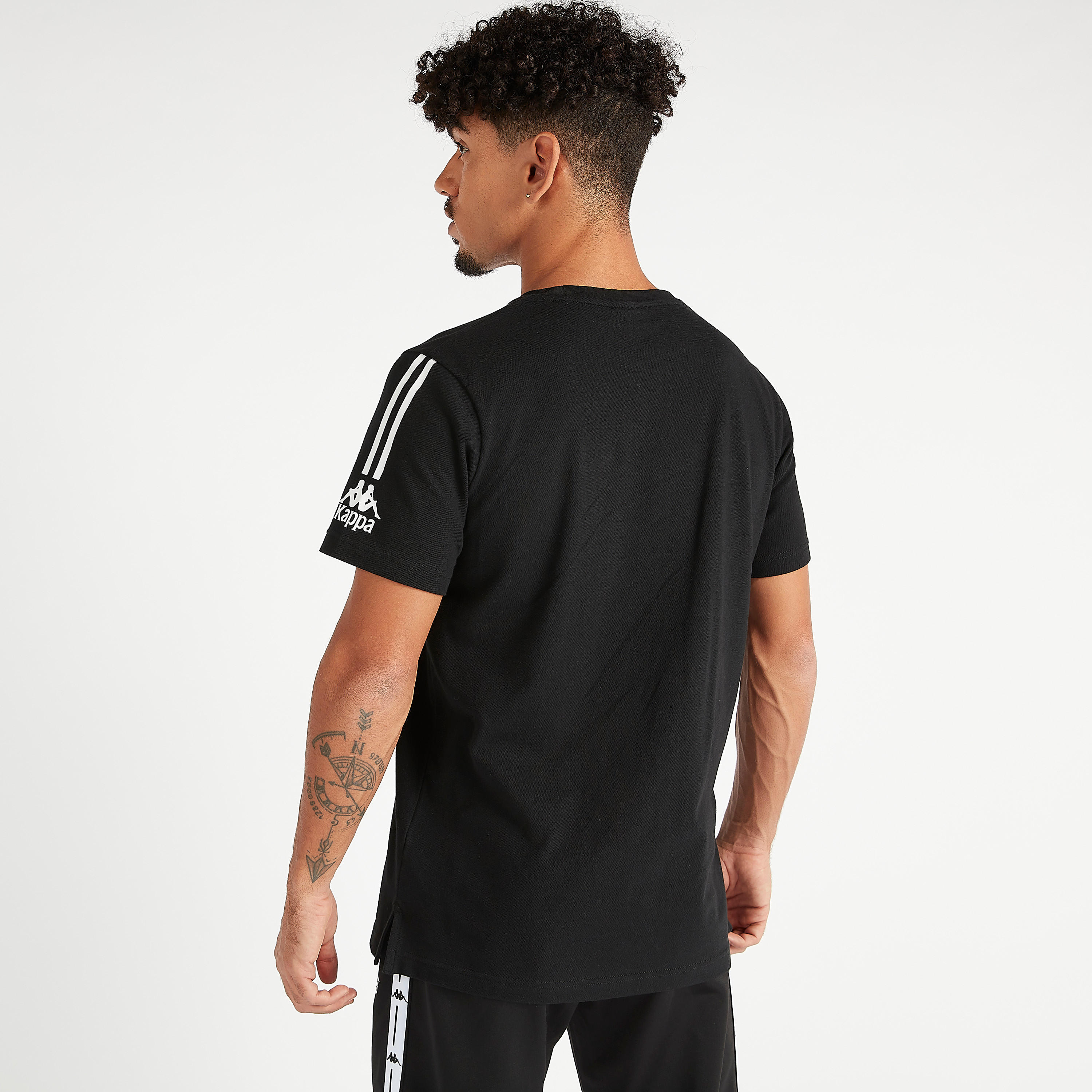 تيشيرت بطبعات وياقة ضيّقة وأكمام قصيرة من كابا-men-clothing-sportswearandactivewear-tshirtsandpolos-image-3
