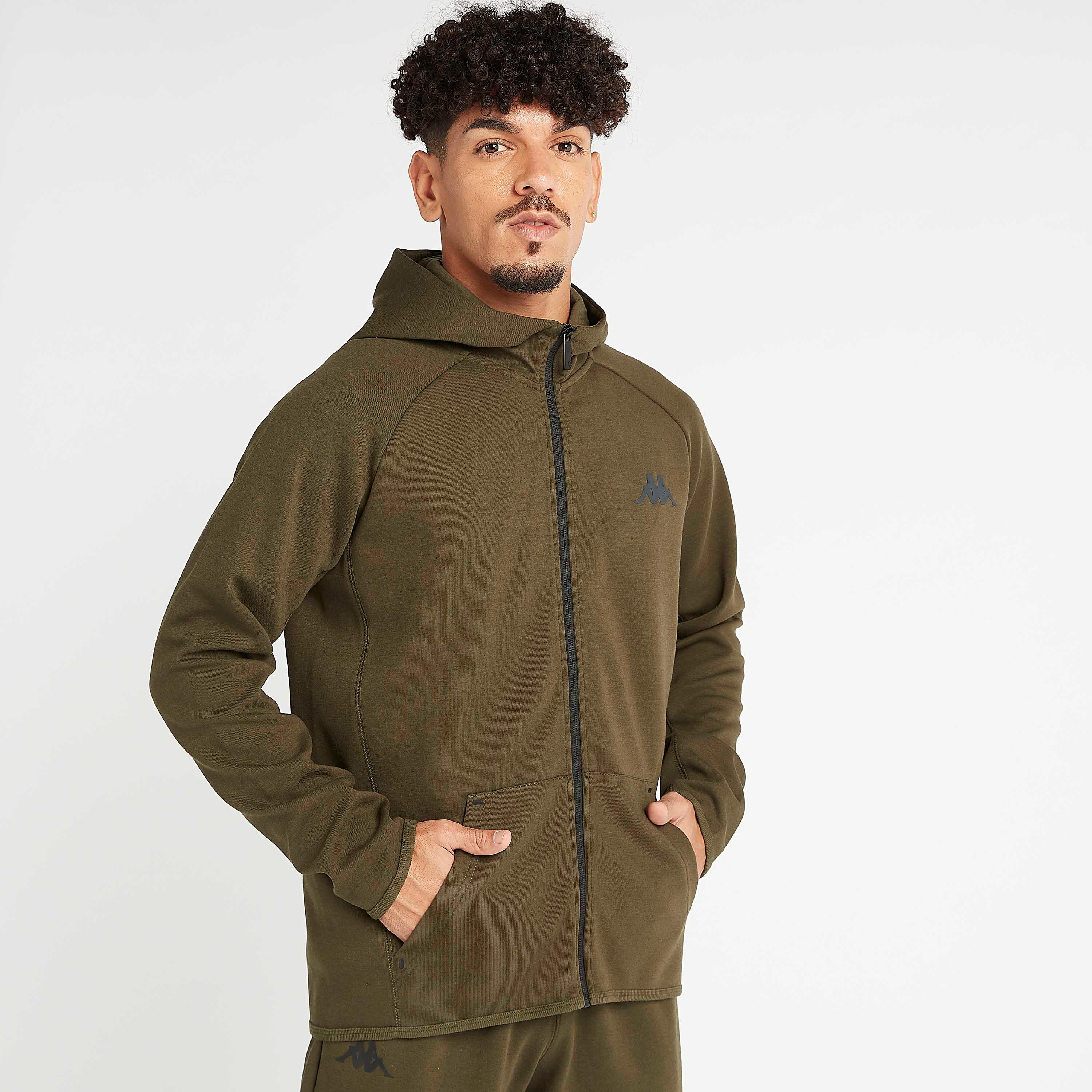 هودي مستدام سادة بطبعات شعار وأكمام طويلة من كابا-men-winterwear-hoodiesandsweatshirts-image-6