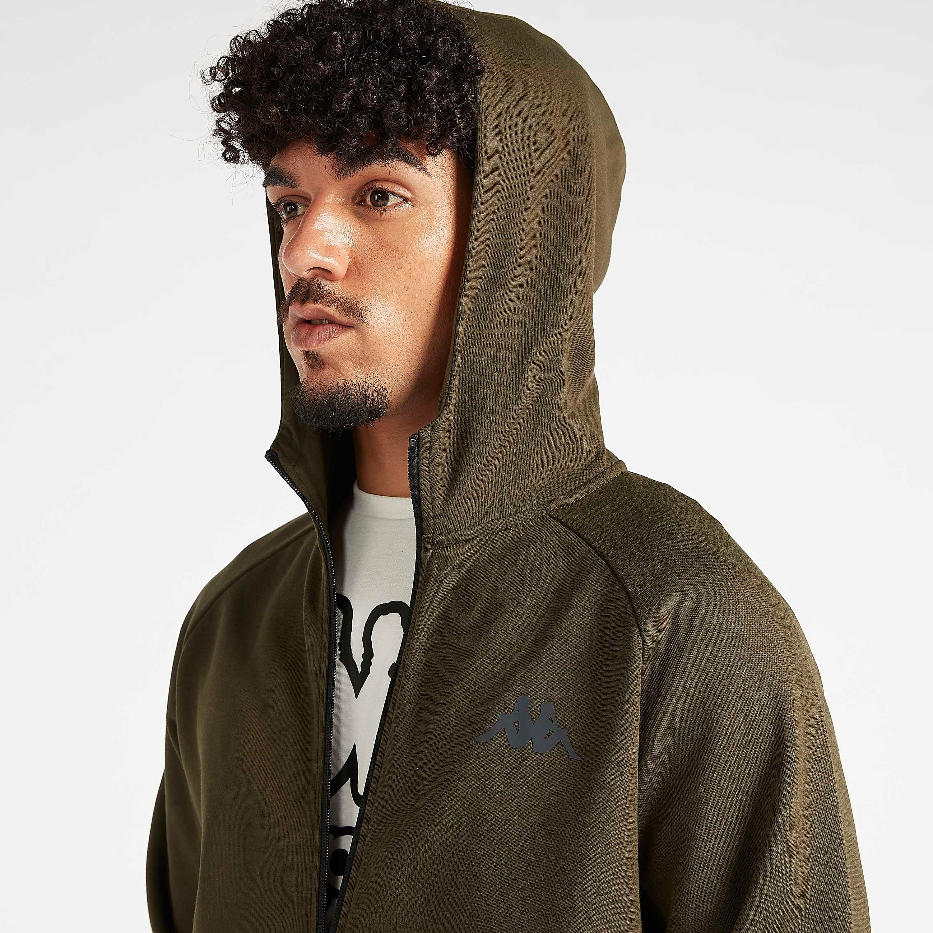 هودي مستدام سادة بطبعات شعار وأكمام طويلة من كابا-men-winterwear-hoodiesandsweatshirts-image-7