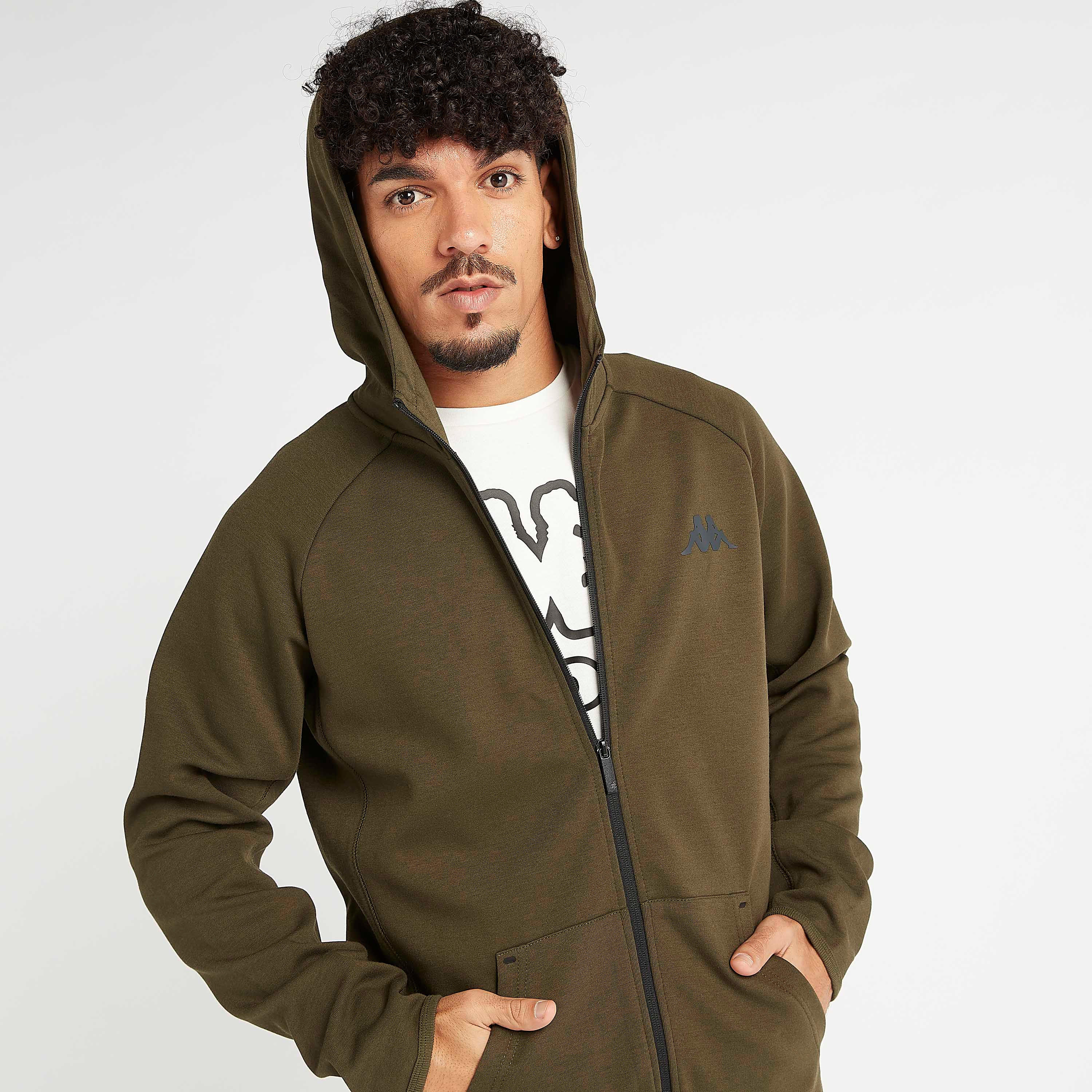هودي مستدام سادة بطبعات شعار وأكمام طويلة من كابا-men-winterwear-hoodiesandsweatshirts-image-8