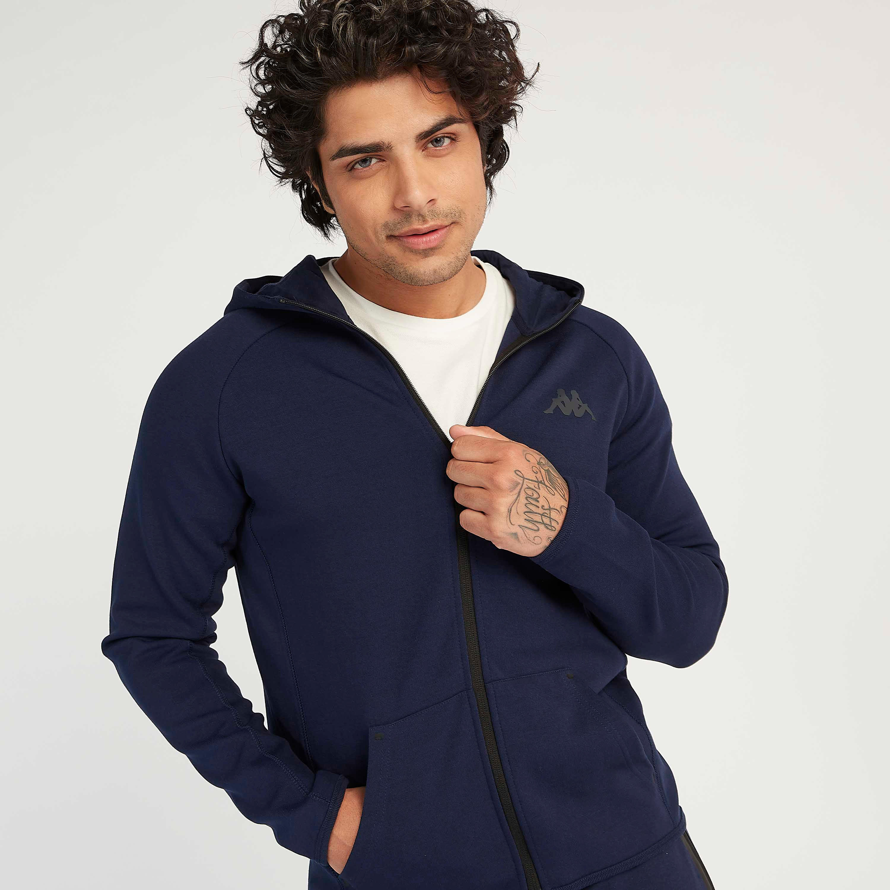 هودي مستدام سادة بطبعات شعار وأكمام طويلة من كابا-men-winterwear-hoodiesandsweatshirts-image-9