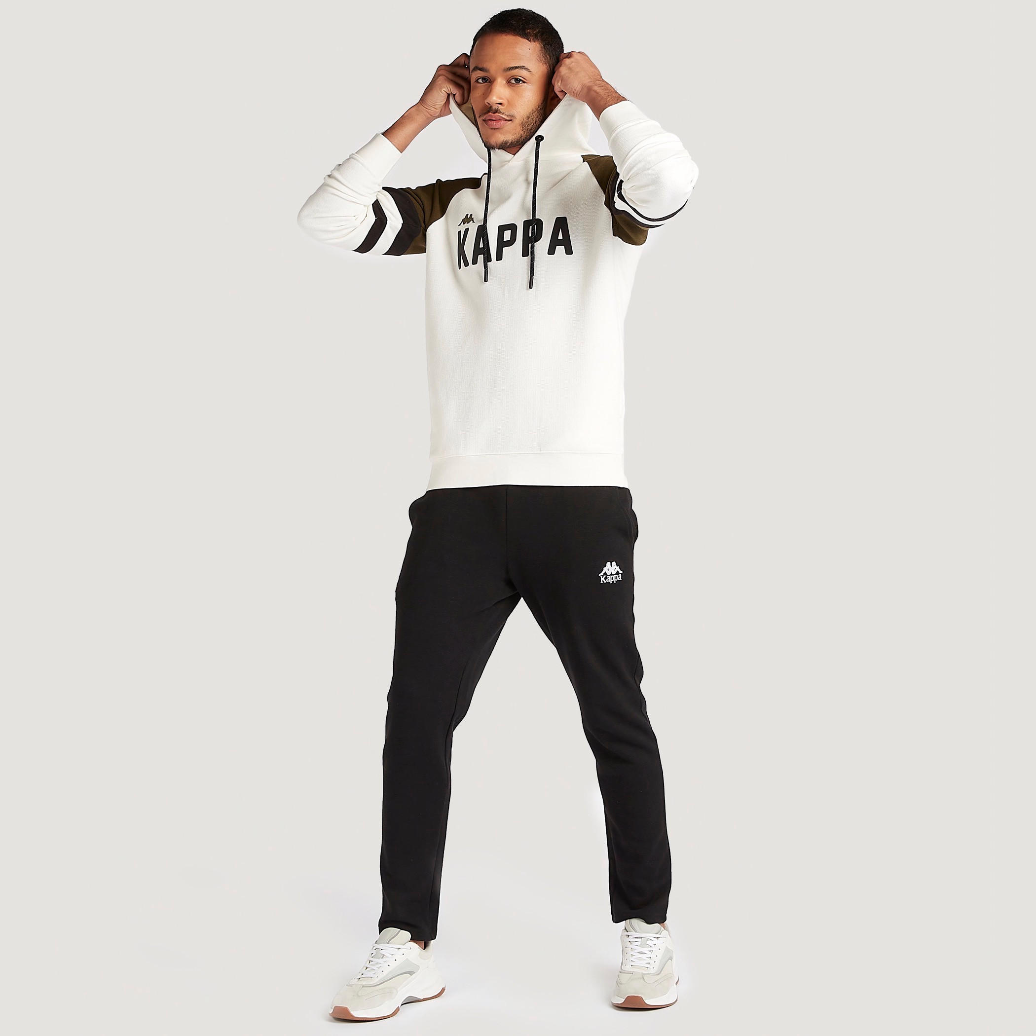 هودي بأكمام طويلة وطبعات من كابا-men-winterwear-hoodiesandsweatshirts-image-2
