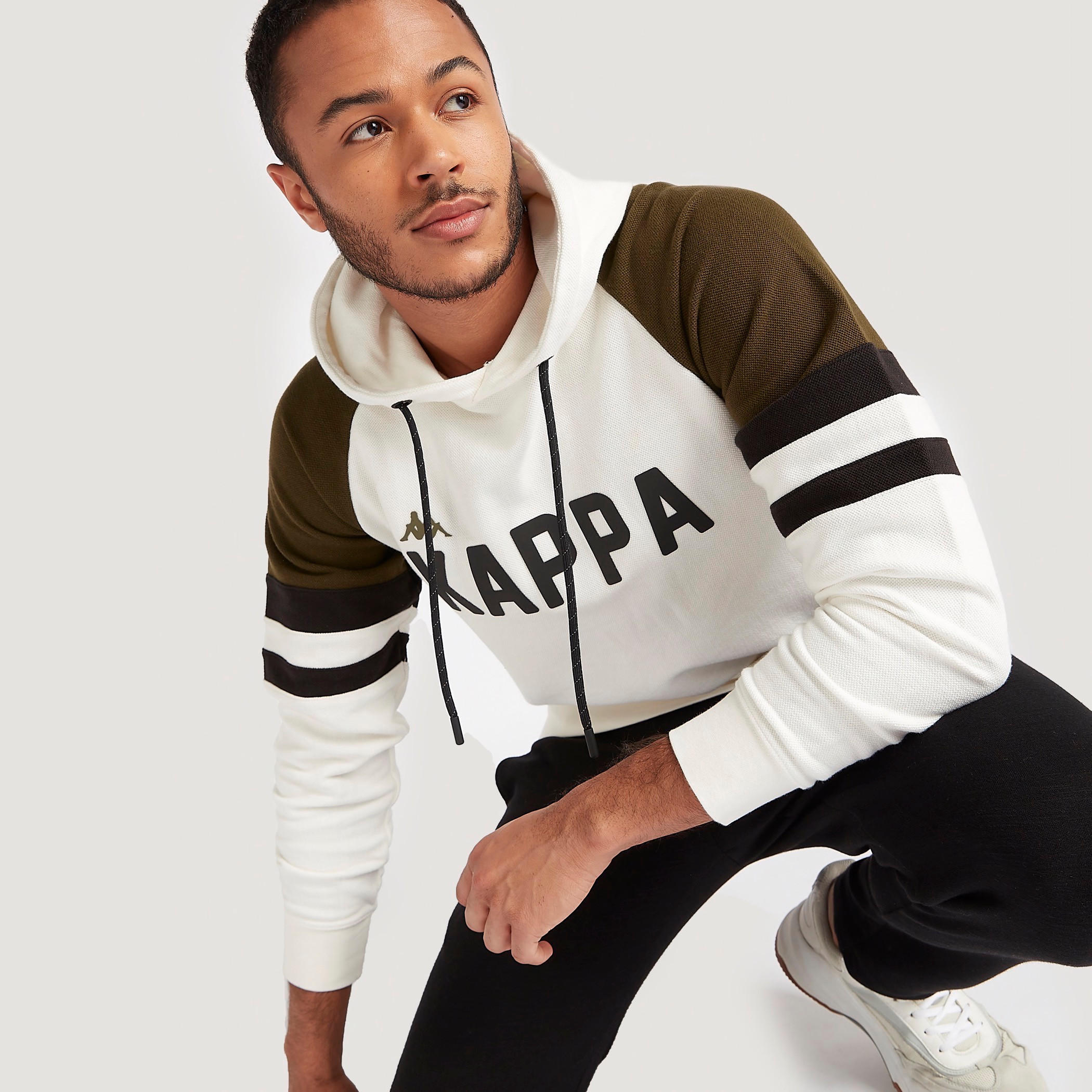 هودي بأكمام طويلة وطبعات من كابا-men-winterwear-hoodiesandsweatshirts-image-5