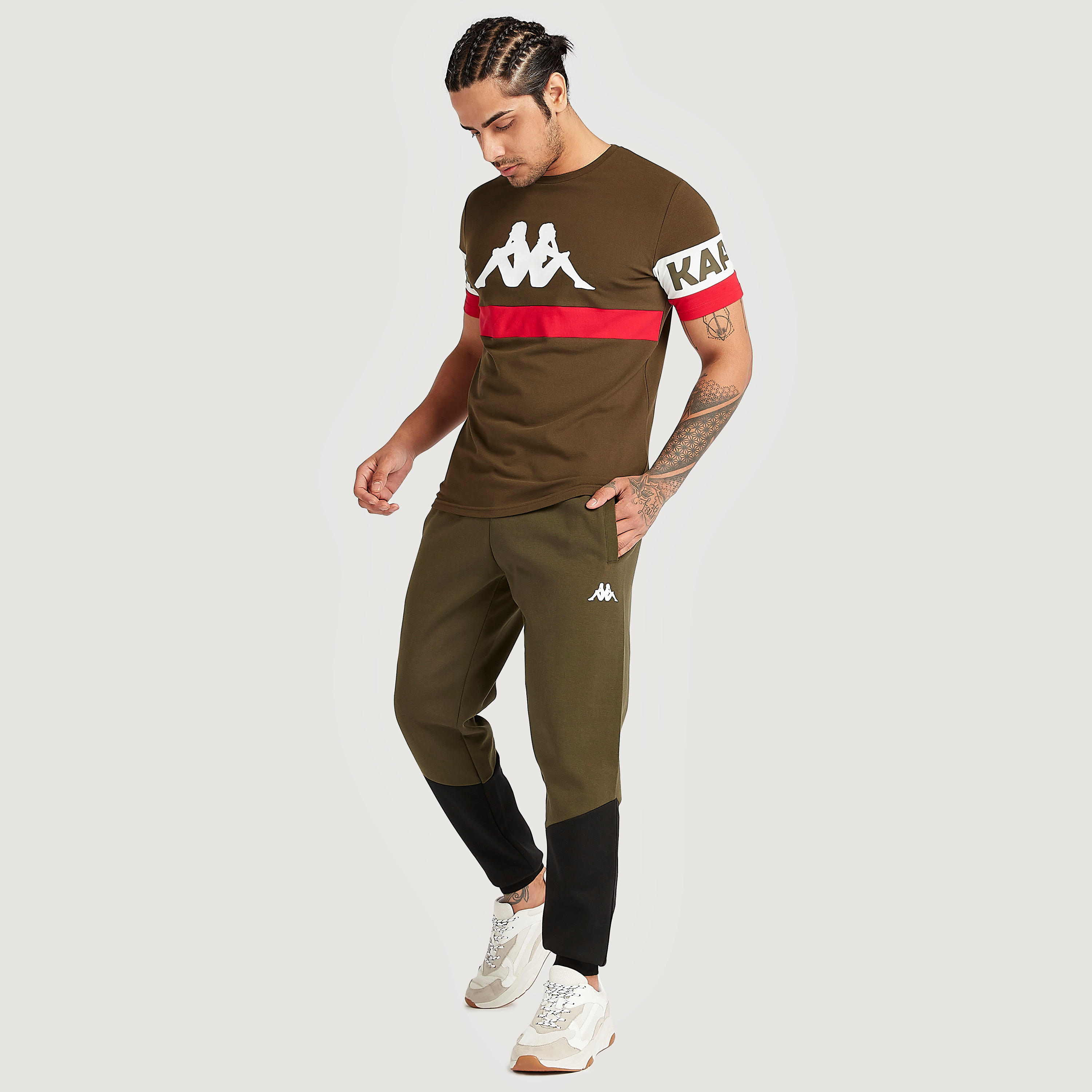 تيشيرت بياقة ضيّقة وأكمام قصيرة من كابا-men-clothing-sportswearandactivewear-tshirtsandpolos-image-4