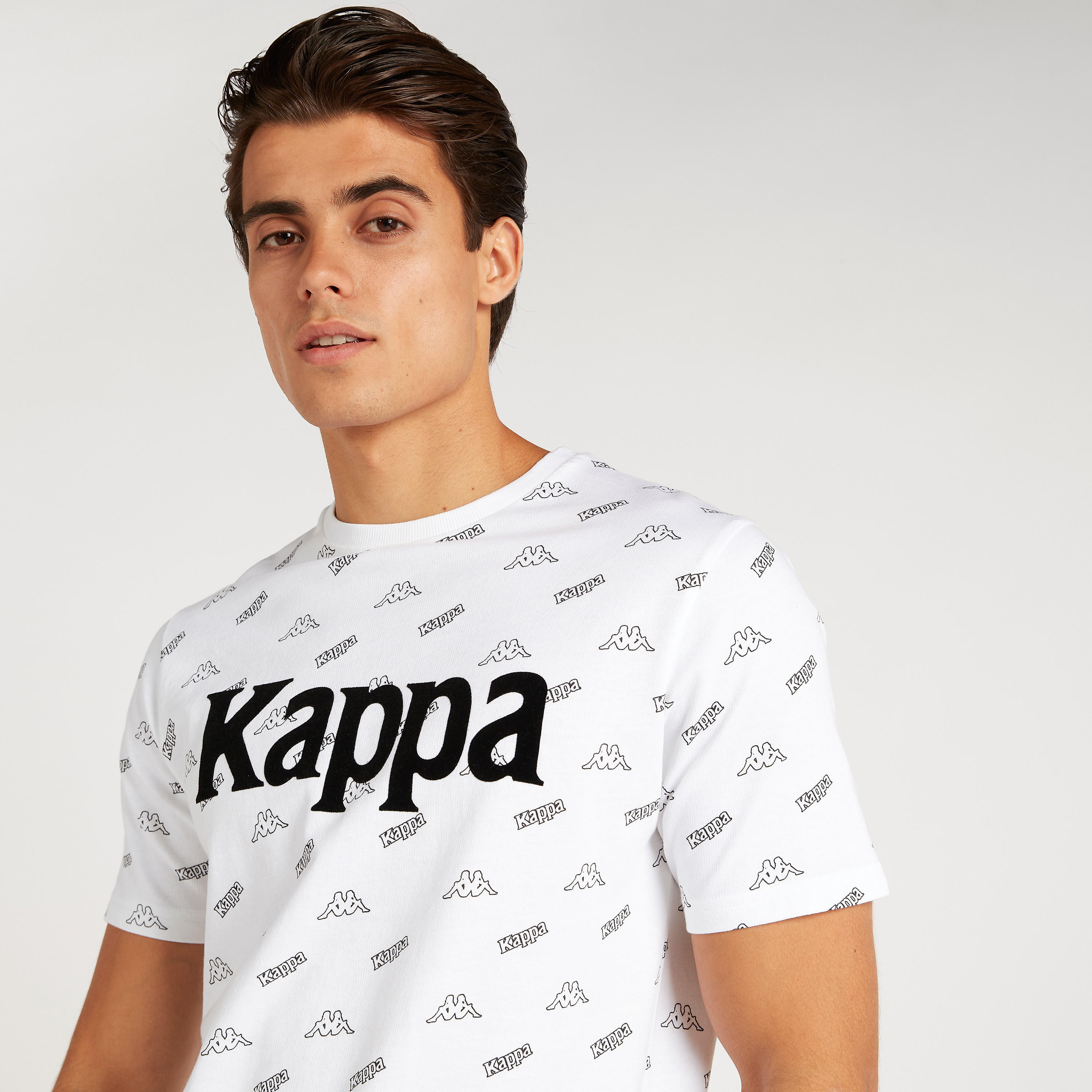 تيشيرت بطبعات وياقة ضيّقة وأكمام قصيرة من كابا-men-clothing-sportswearandactivewear-tshirtsandpolos-image-3