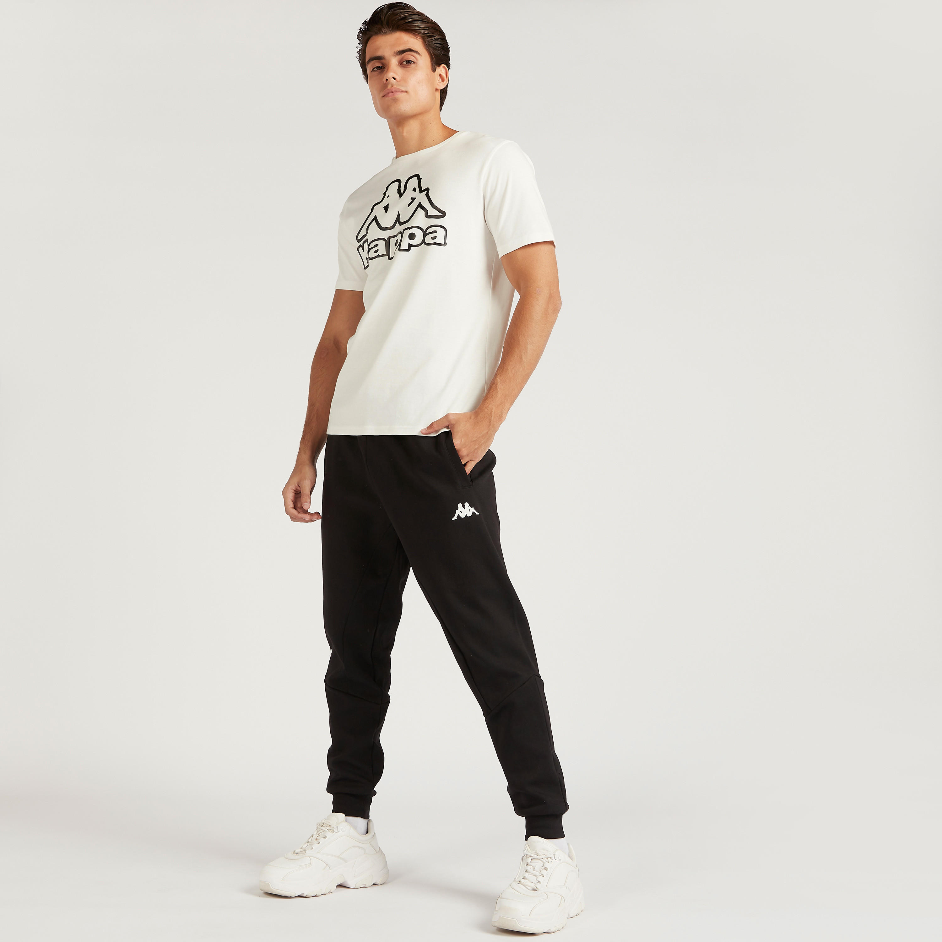 تيشيرت بطبعات وياقة ضيّقة وأكمام قصيرة من كابا-men-clothing-sportswearandactivewear-tshirtsandpolos-image-2
