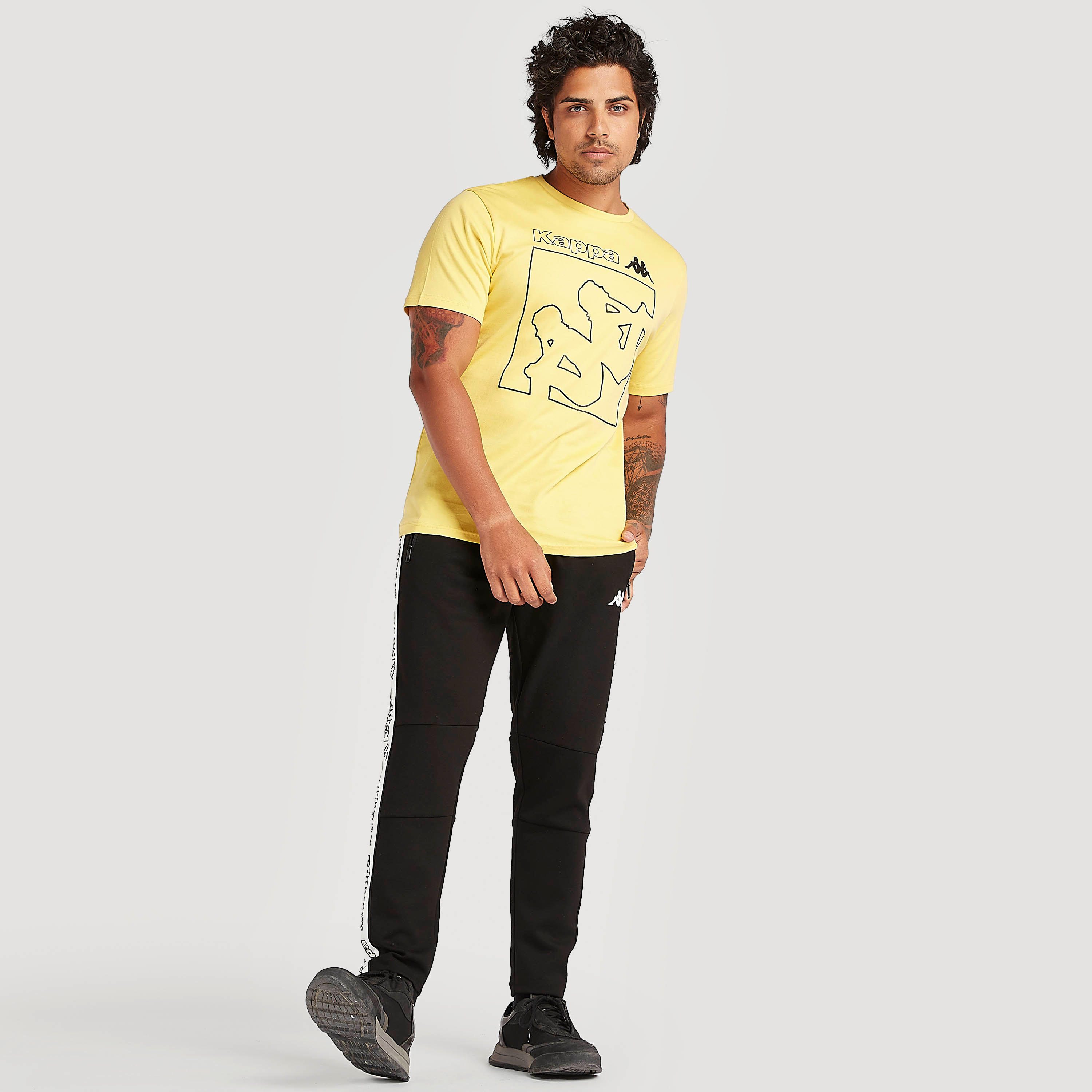 تيشيرت بطبعات وياقة ضيّقة وأكمام قصيرة من كابا-men-clothing-sportswearandactivewear-tshirtsandpolos-image-4