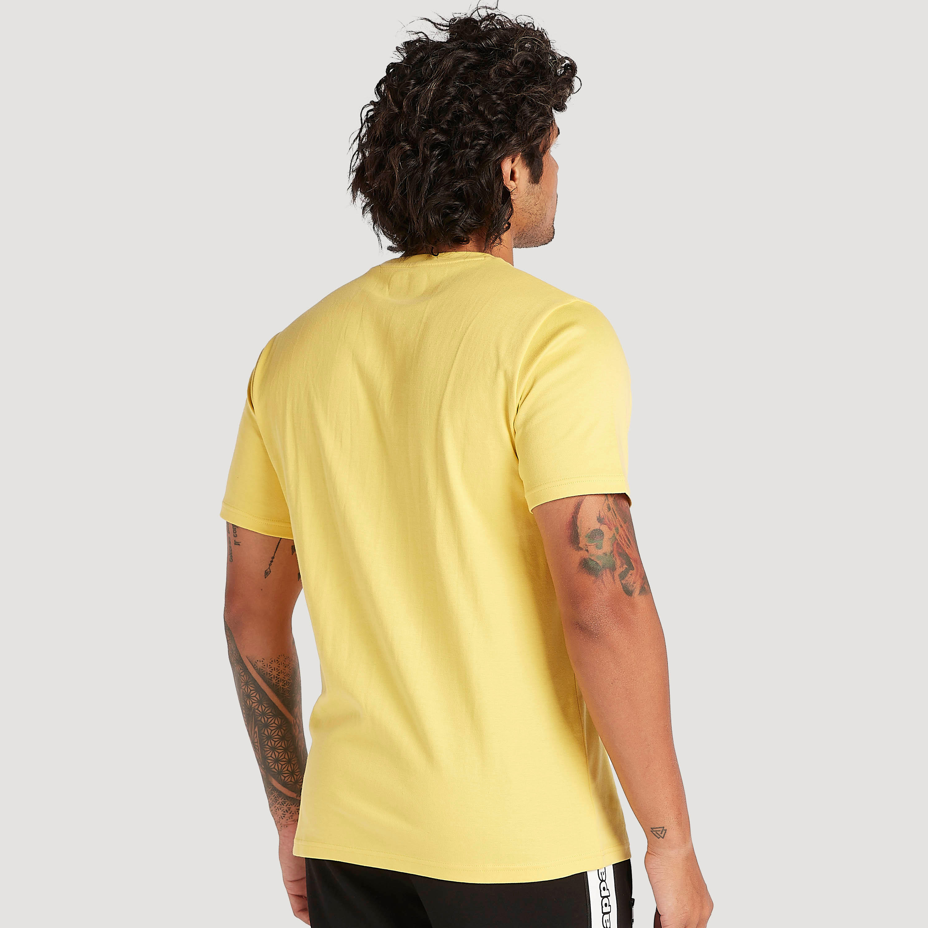 تيشيرت بطبعات وياقة ضيّقة وأكمام قصيرة من كابا-men-clothing-sportswearandactivewear-tshirtsandpolos-image-2