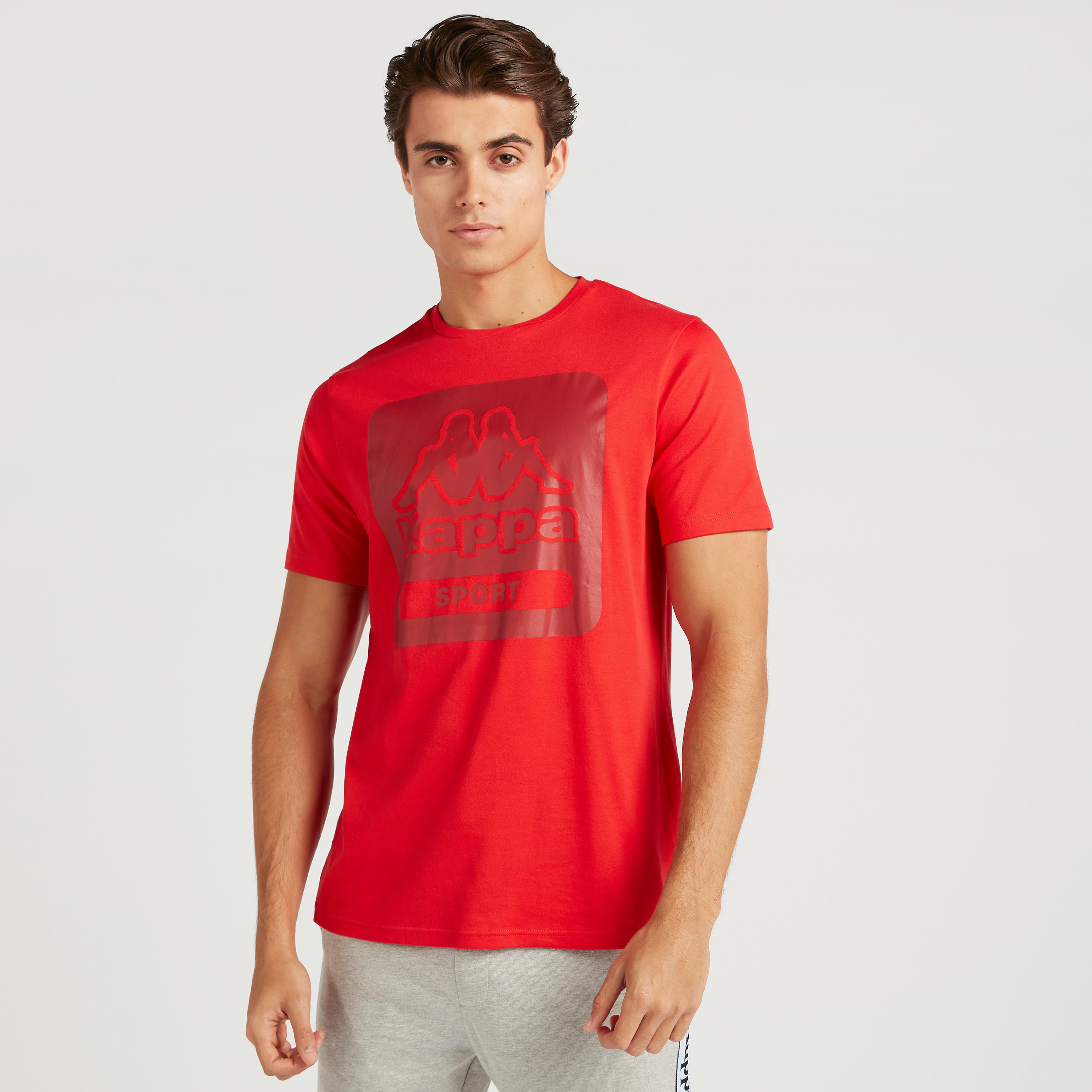 تيشيرت بطبعات وياقة ضيّقة وأكمام قصيرة من كابا-men-clothing-sportswearandactivewear-tshirtsandpolos-image-1
