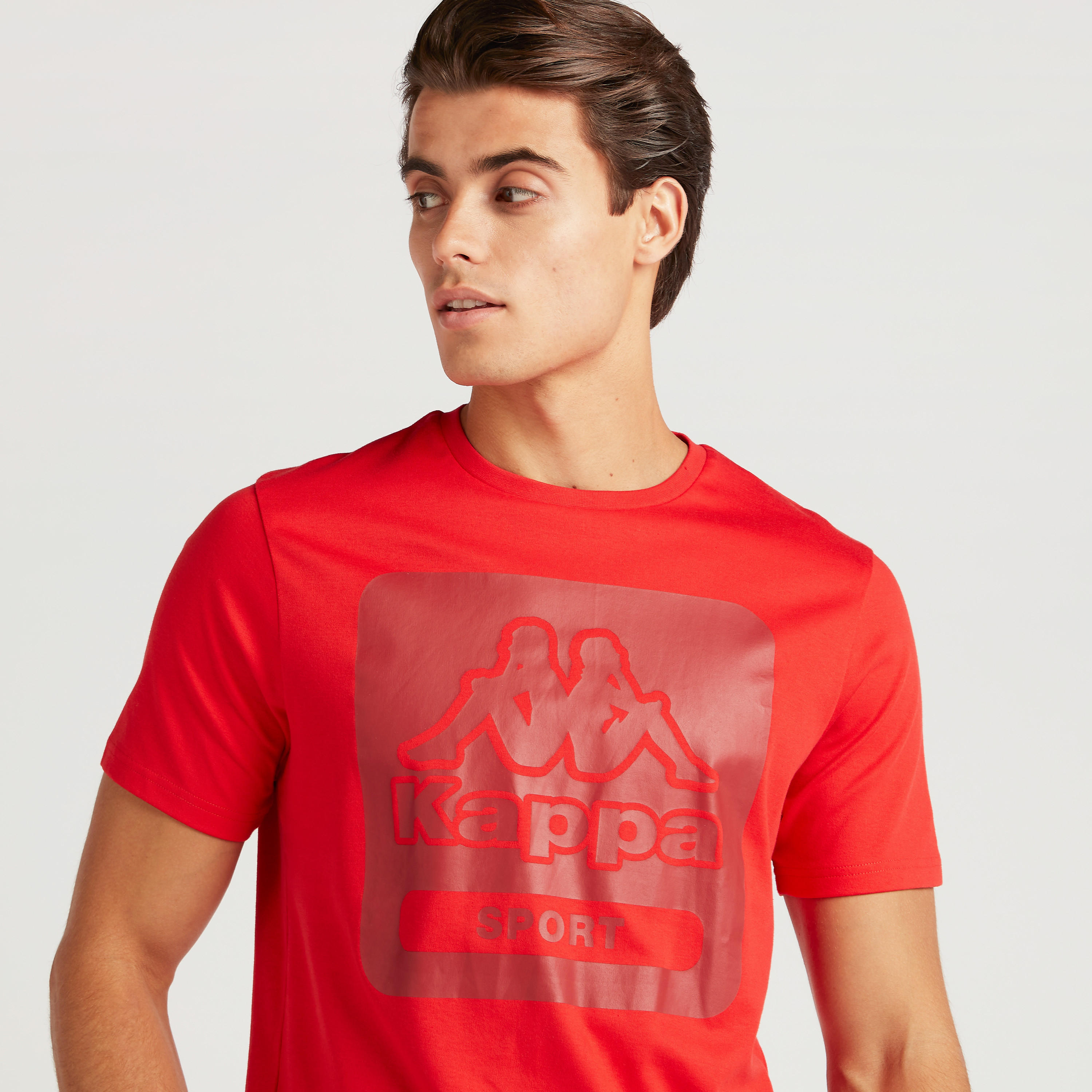 تيشيرت بطبعات وياقة ضيّقة وأكمام قصيرة من كابا-men-clothing-sportswearandactivewear-tshirtsandpolos-image-3