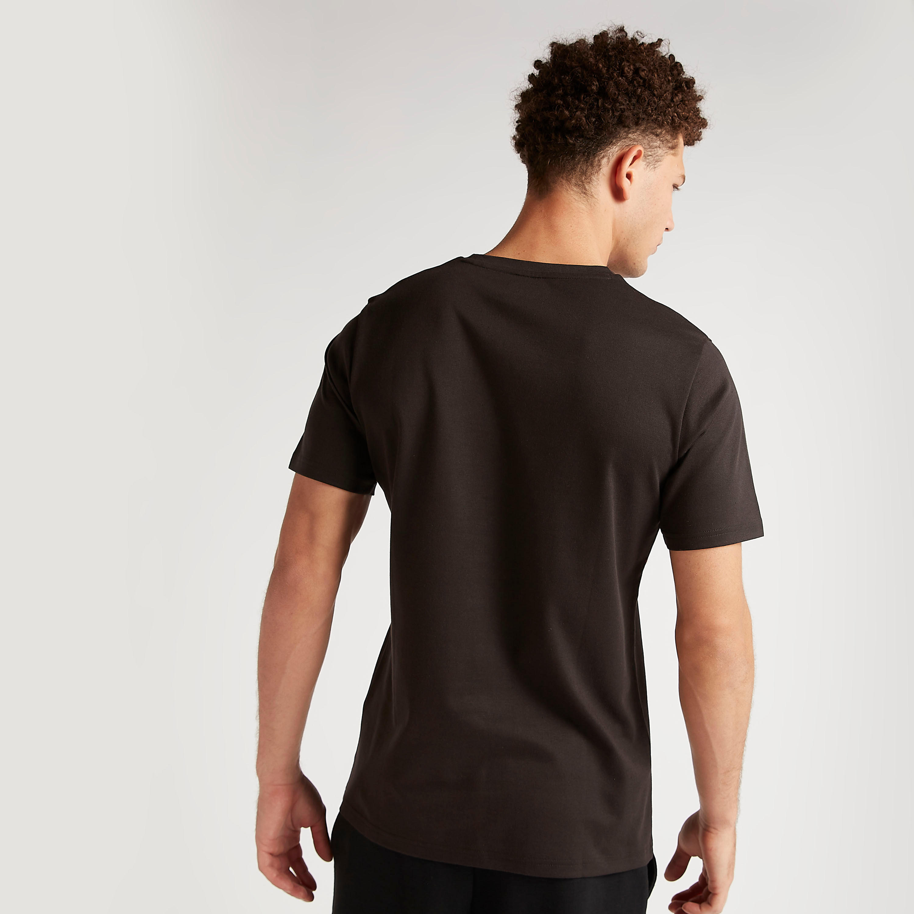 تيشيرت بطبعات وياقة ضيّقة وأكمام قصيرة من كابا-men-clothing-sportswearandactivewear-tshirtsandpolos-image-4