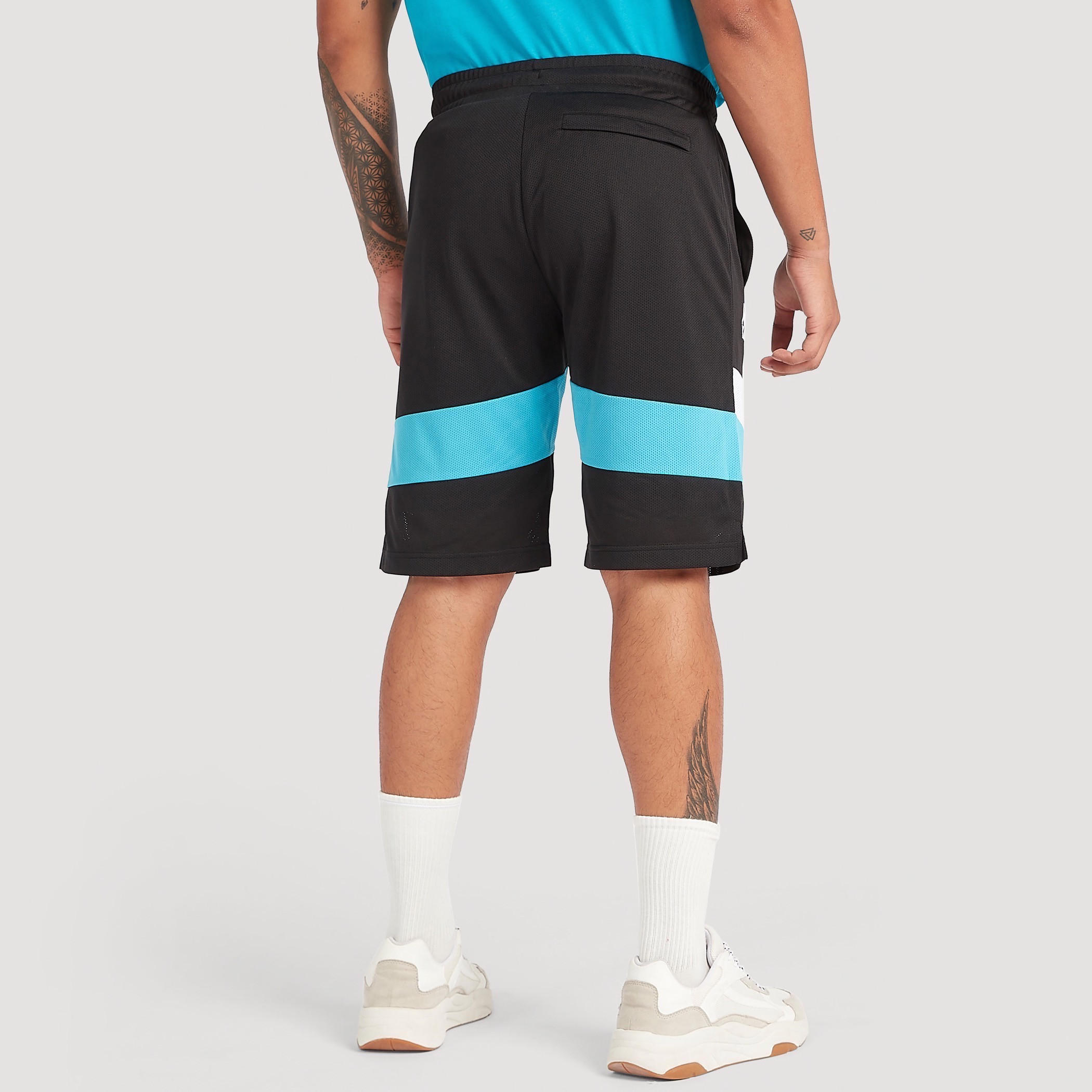 شورت بقوالب ملوّنة ورباط إغلاق من كابا-men-clothing-sportswearandactivewear-bottoms-image-2