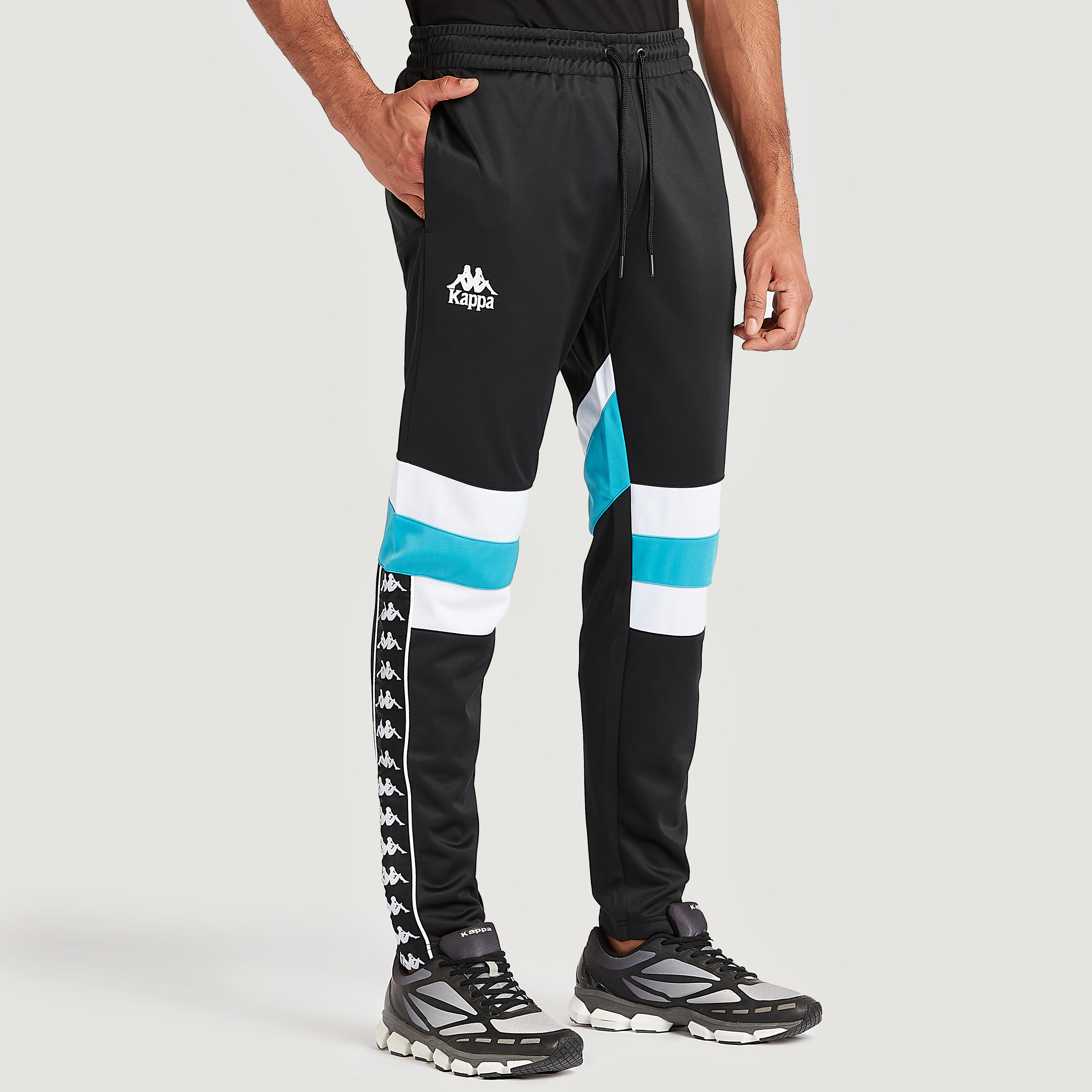 بنطلون رياضي بخصر مطاطي وجيوب وطبعات من كابا-men-clothing-sportswearandactivewear-tracksuits-image-1