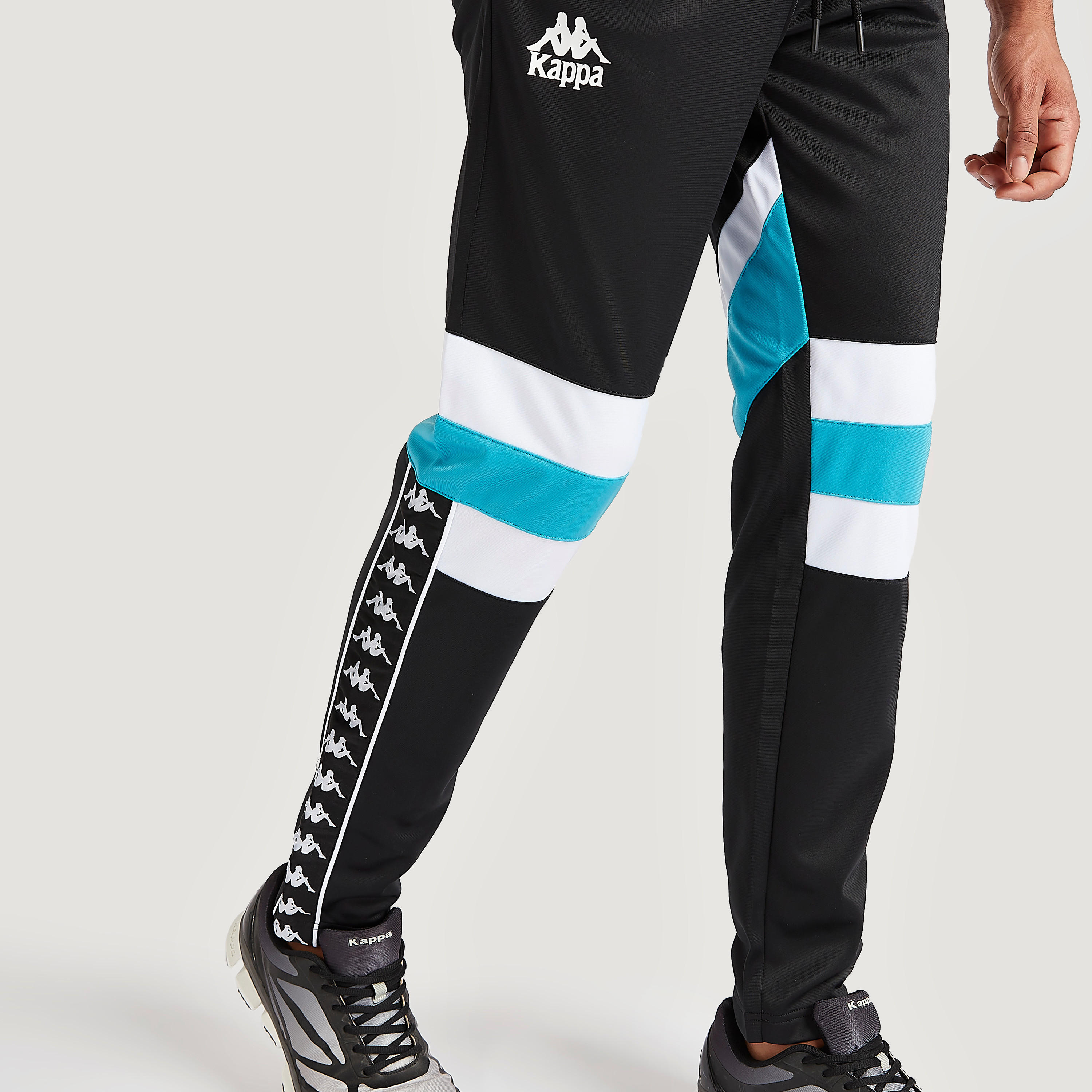 بنطلون رياضي بخصر مطاطي وجيوب وطبعات من كابا-men-clothing-sportswearandactivewear-tracksuits-image-5