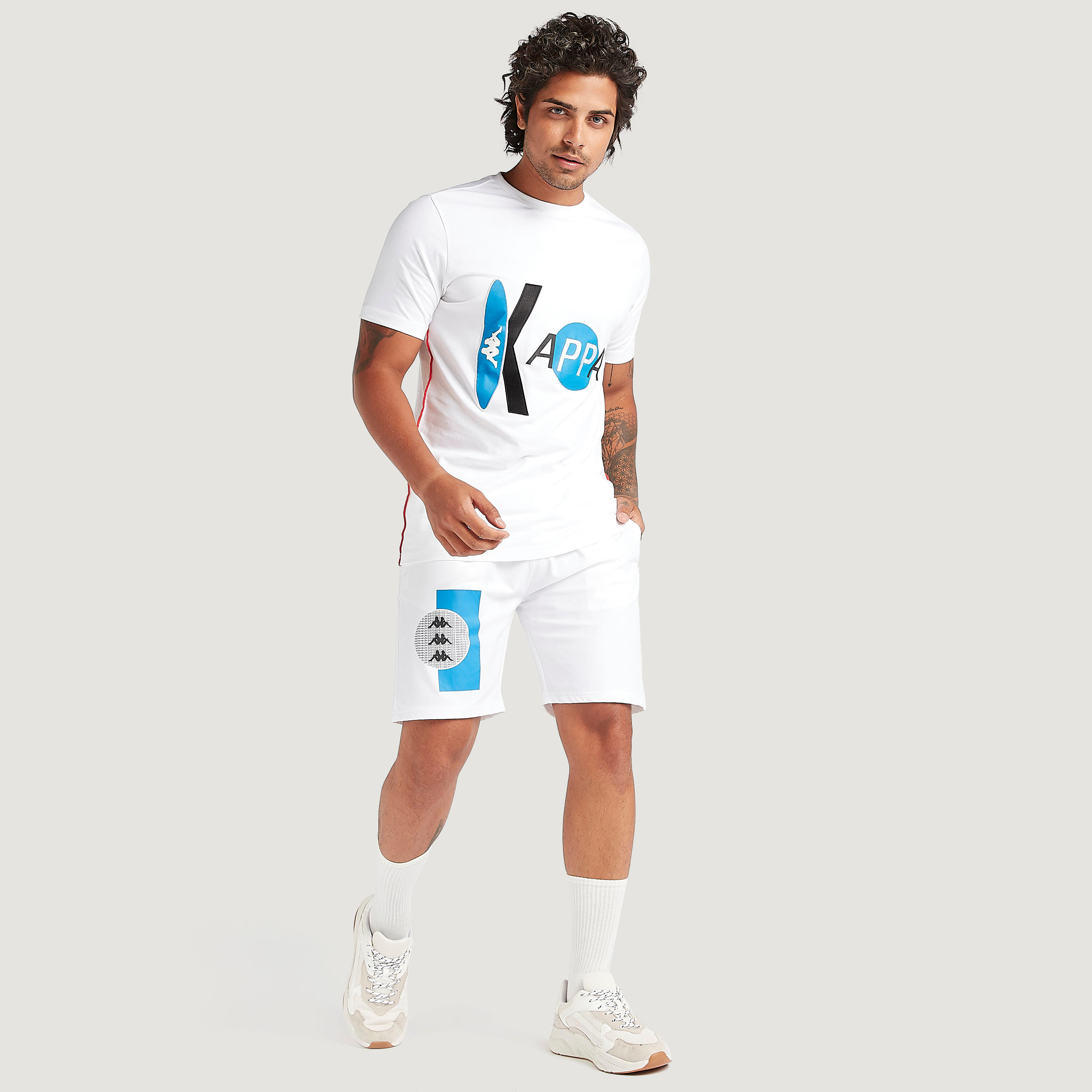 تيشيرت بطبعات وياقة ضيّقة وأكمام قصيرة من كابا-men-clothing-sportswearandactivewear-tshirtsandpolos-image-2