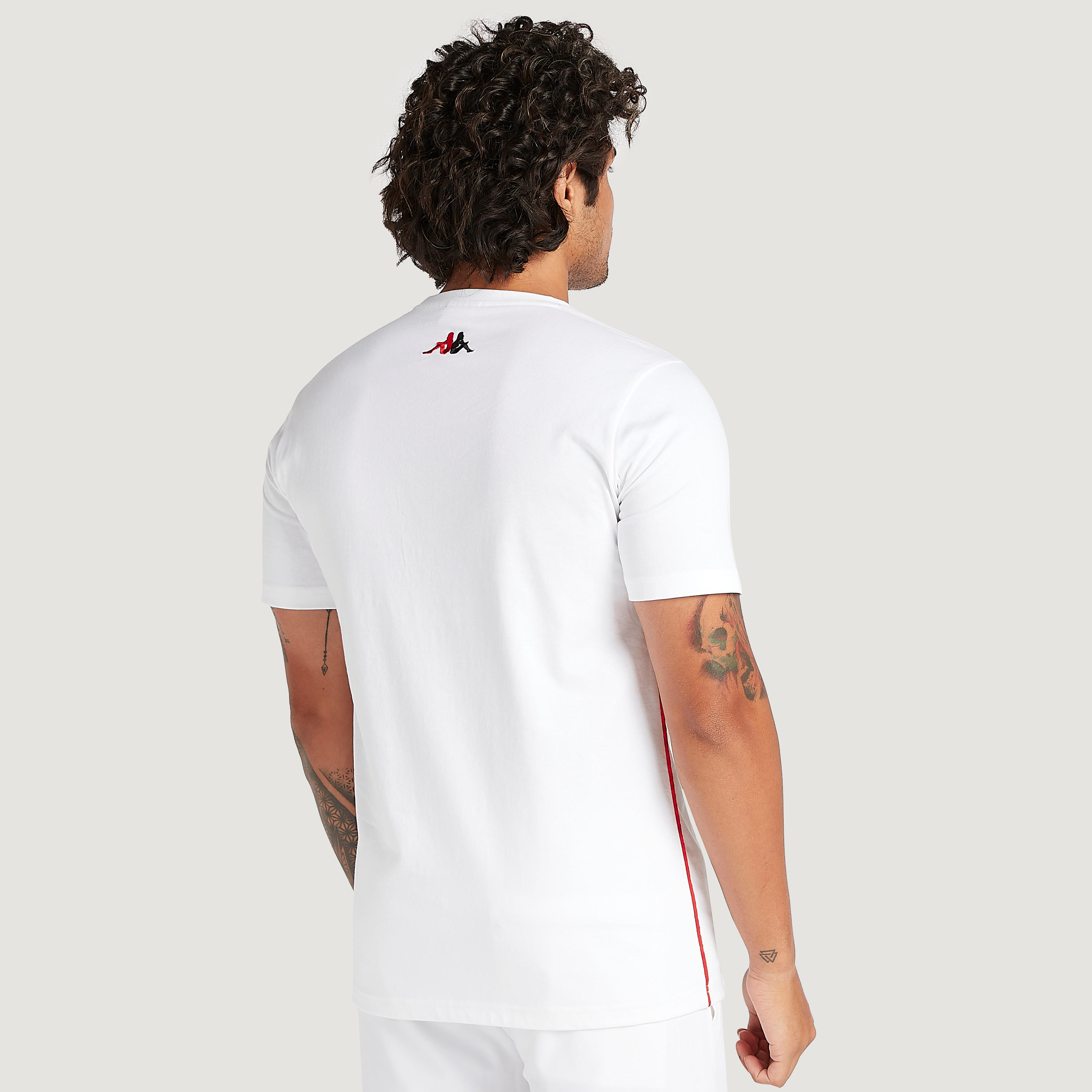 تيشيرت بطبعات وياقة ضيّقة وأكمام قصيرة من كابا-men-clothing-sportswearandactivewear-tshirtsandpolos-image-4