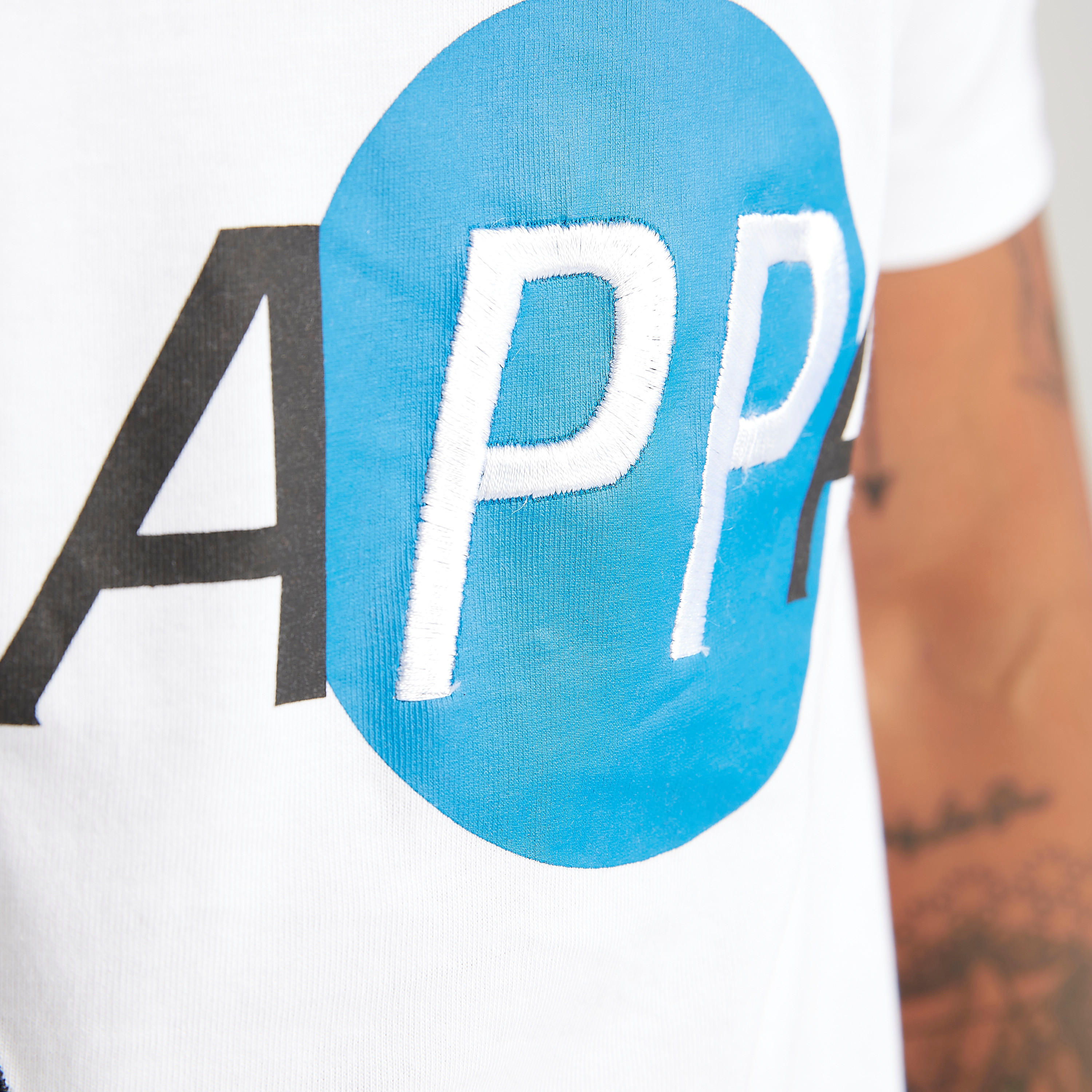تيشيرت بطبعات وياقة ضيّقة وأكمام قصيرة من كابا-men-clothing-sportswearandactivewear-tshirtsandpolos-image-5