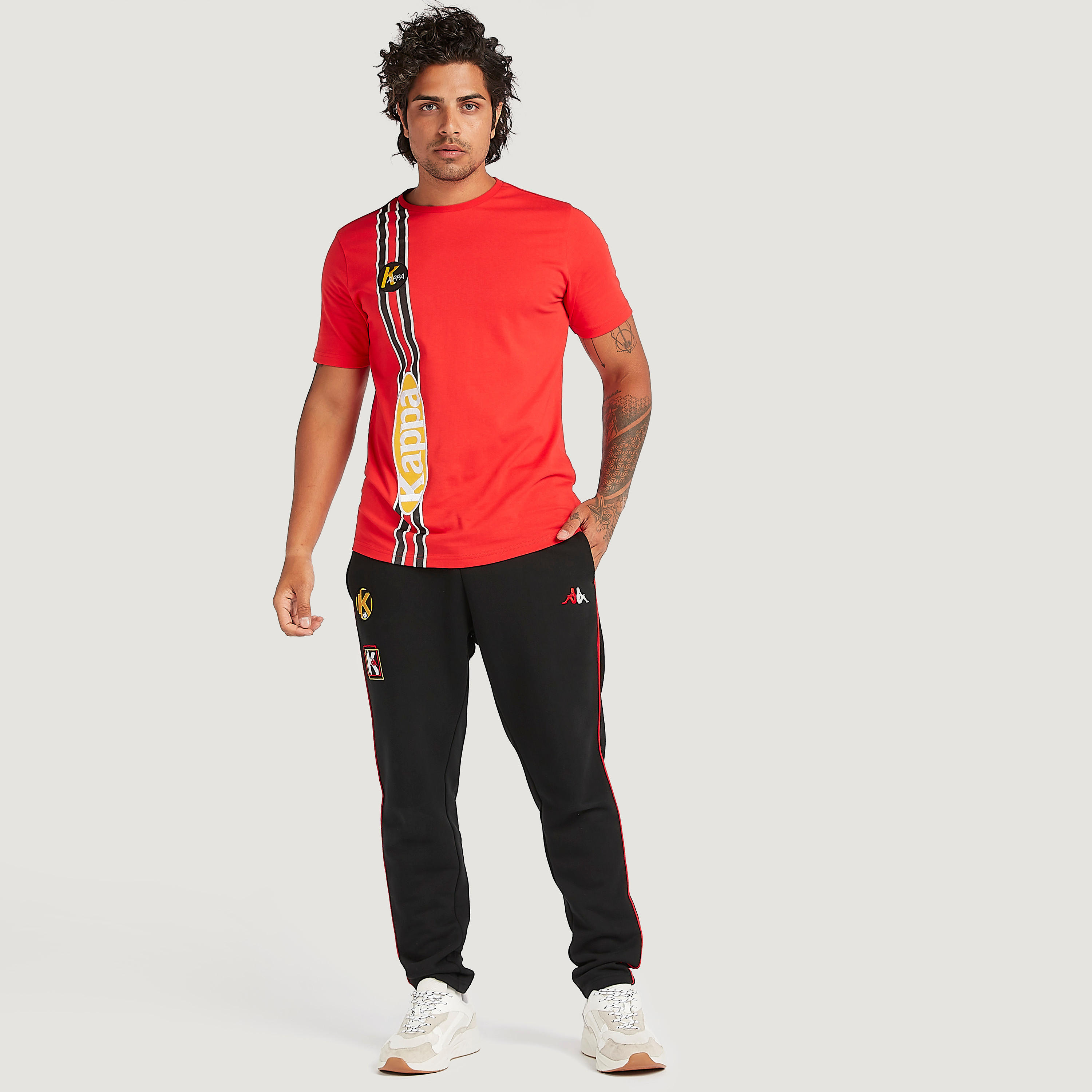 تيشيرت بطبعات وياقة ضيّقة وأكمام قصيرة من كابا-men-clothing-sportswearandactivewear-tshirtsandpolos-image-2