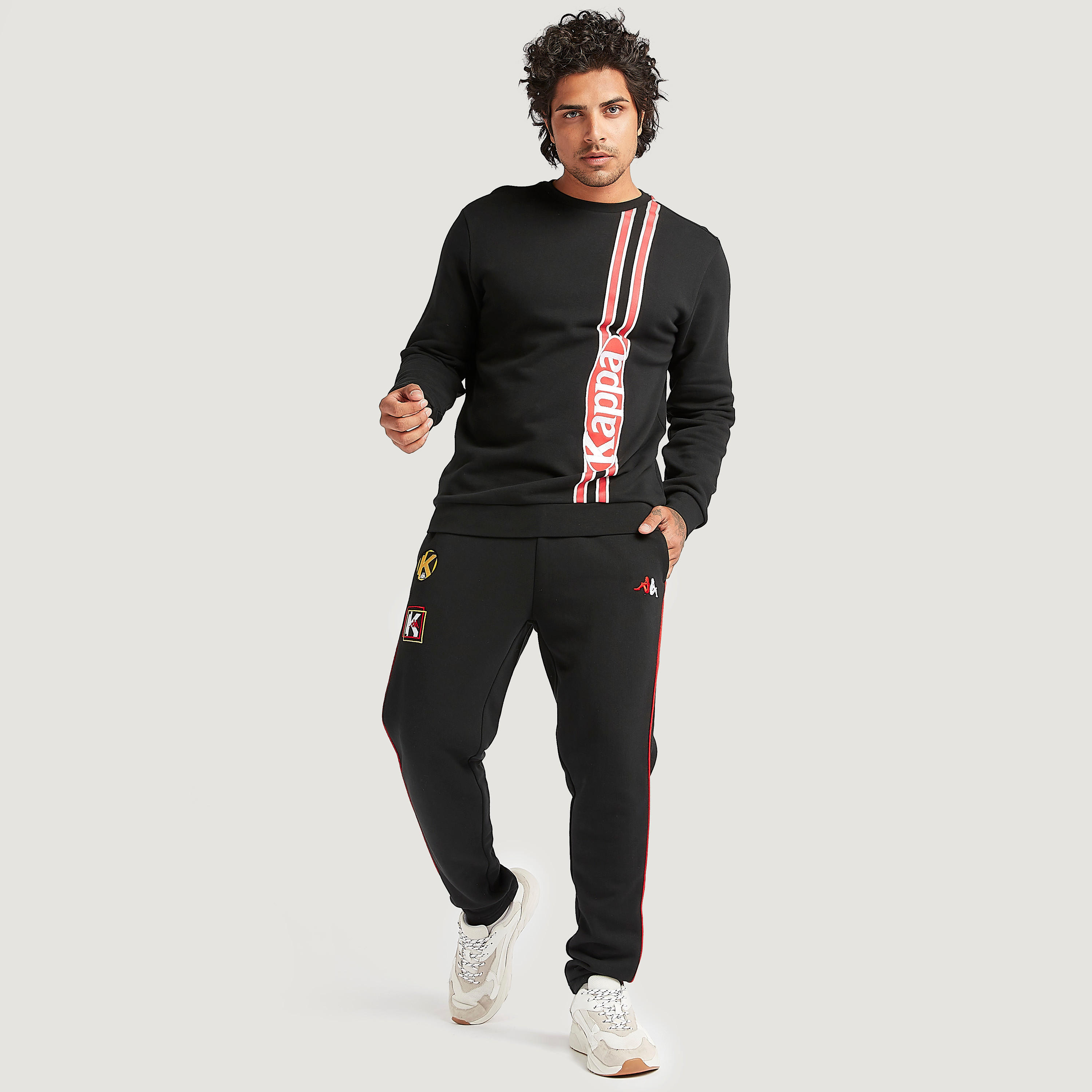 سويت شيرت بياقة ضيقة وأكمام طويلة وطبعات من كابا-men-winterwear-hoodiesandsweatshirts-image-2