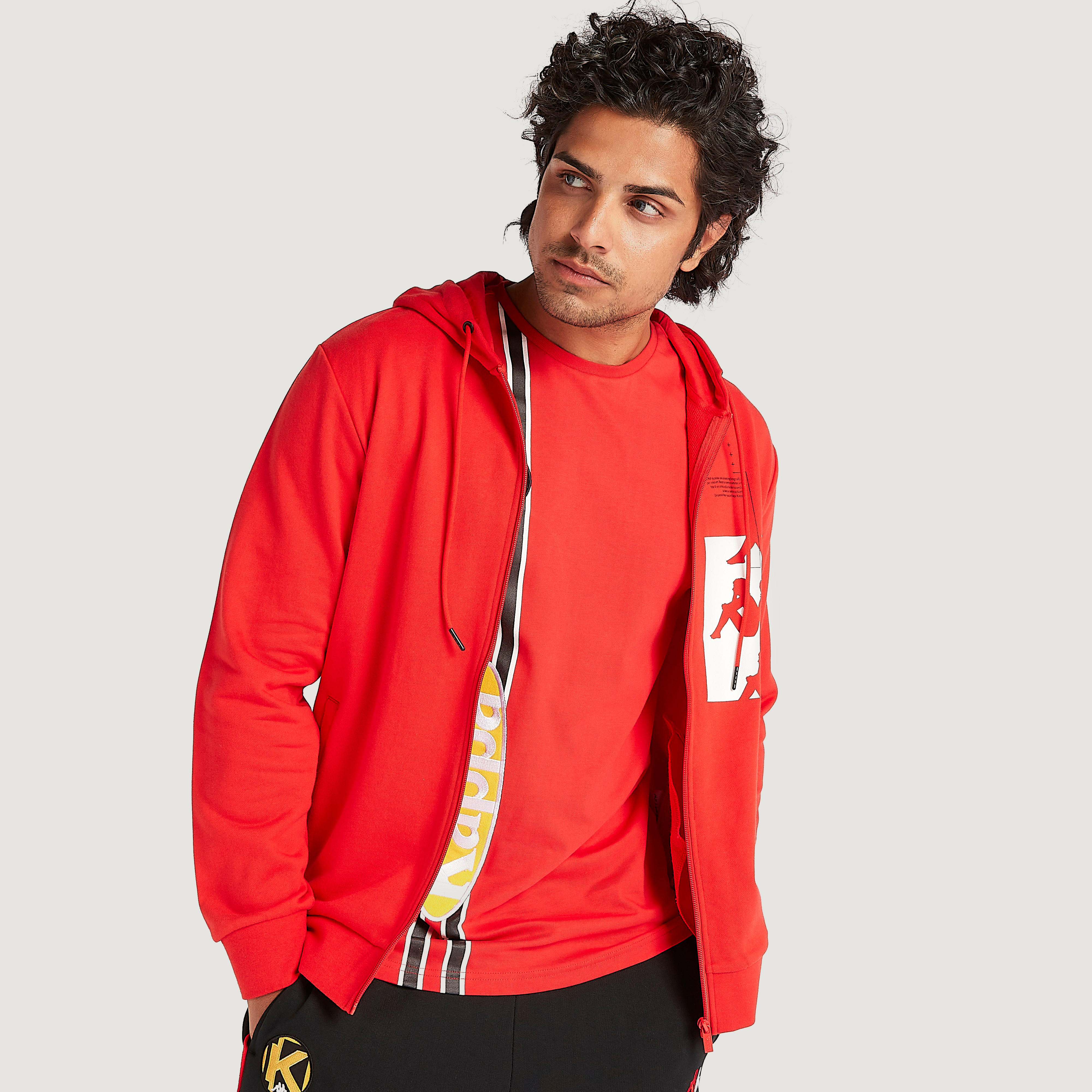 هودي بأكمام طويلة وسحّاب وطبعات من كابا-men-winterwear-hoodiesandsweatshirts-image-1