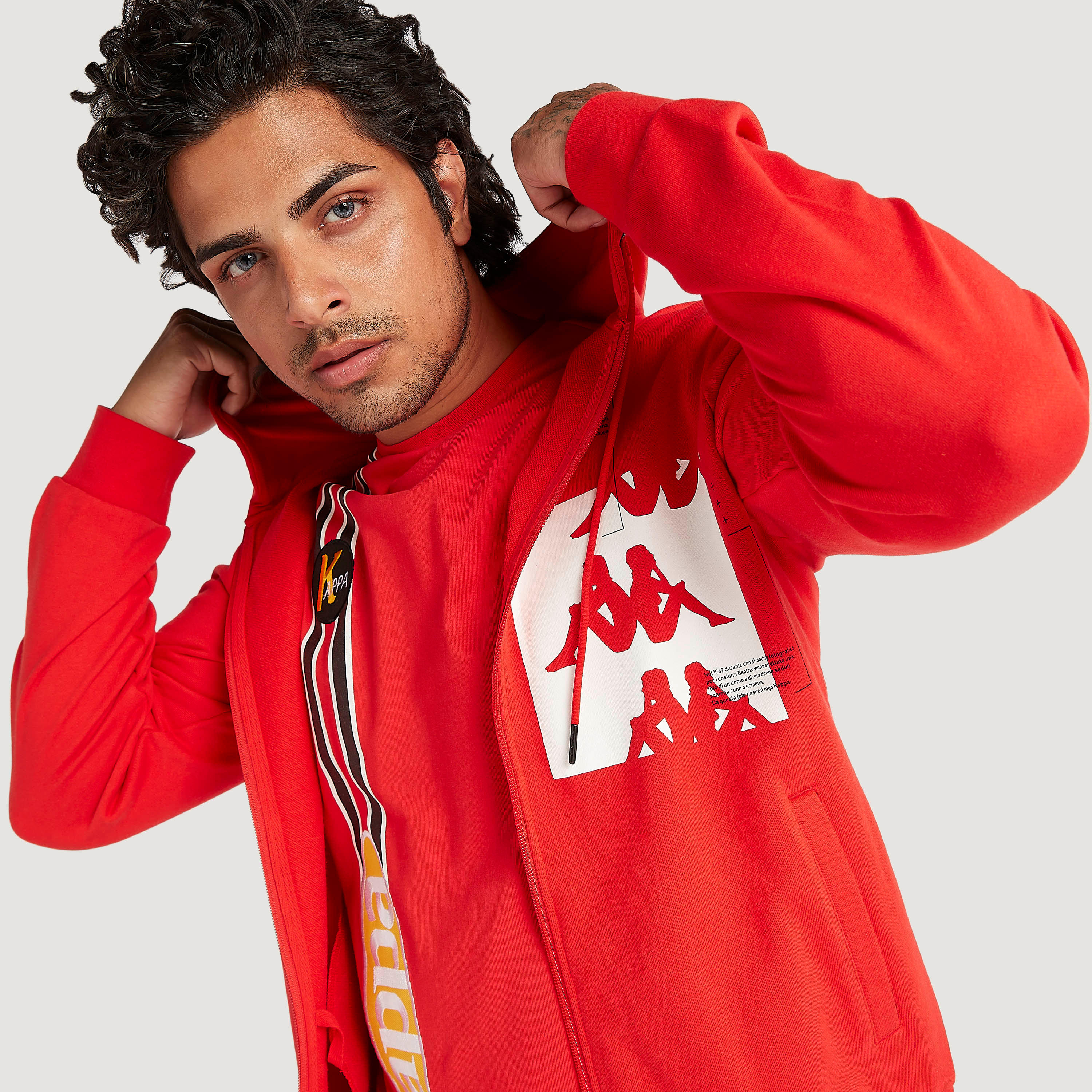 هودي بأكمام طويلة وسحّاب وطبعات من كابا-men-winterwear-hoodiesandsweatshirts-image-3
