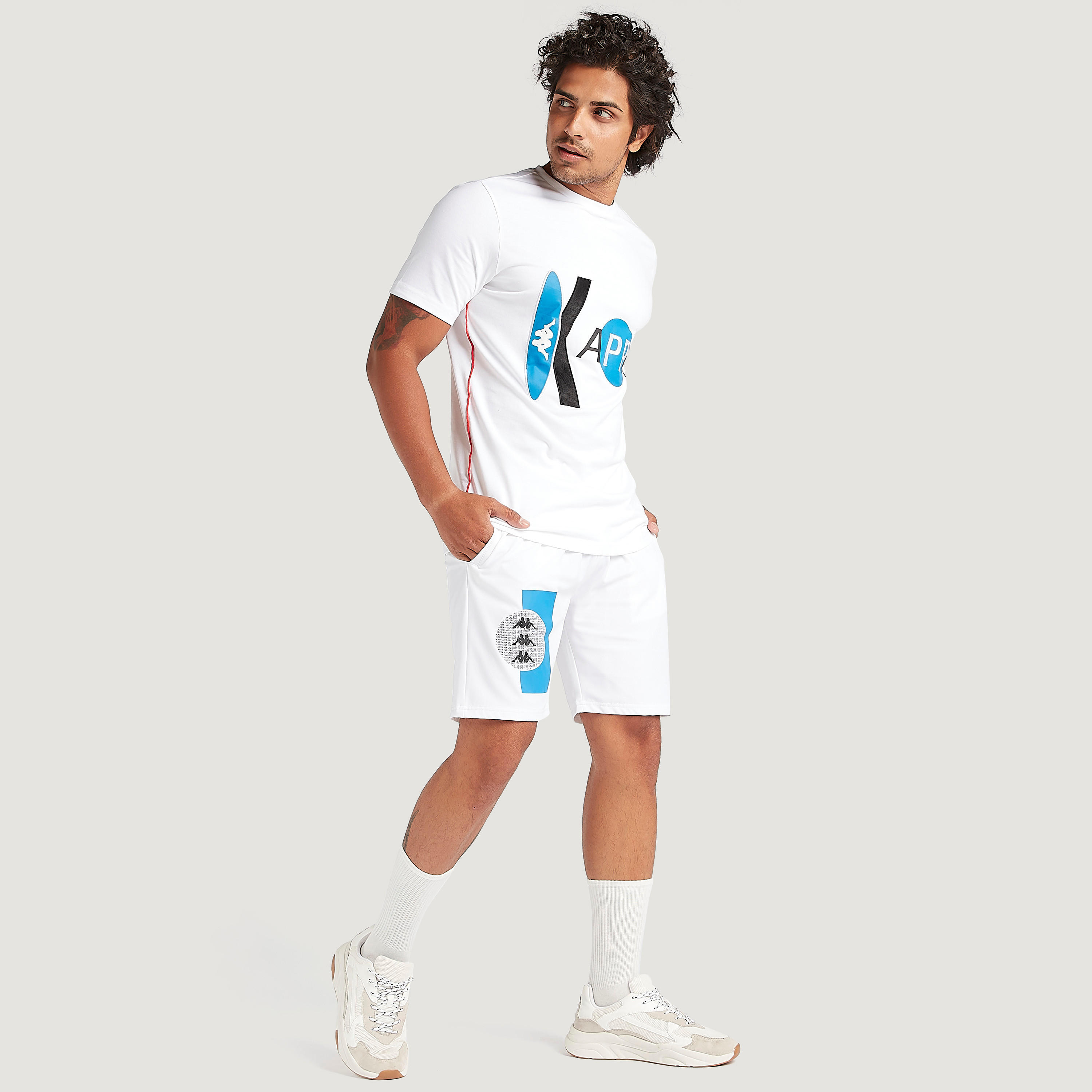 شورت بخصر مطّاطي وجيوب وطبعات من كابا-men-clothing-sportswearandactivewear-bottoms-image-2