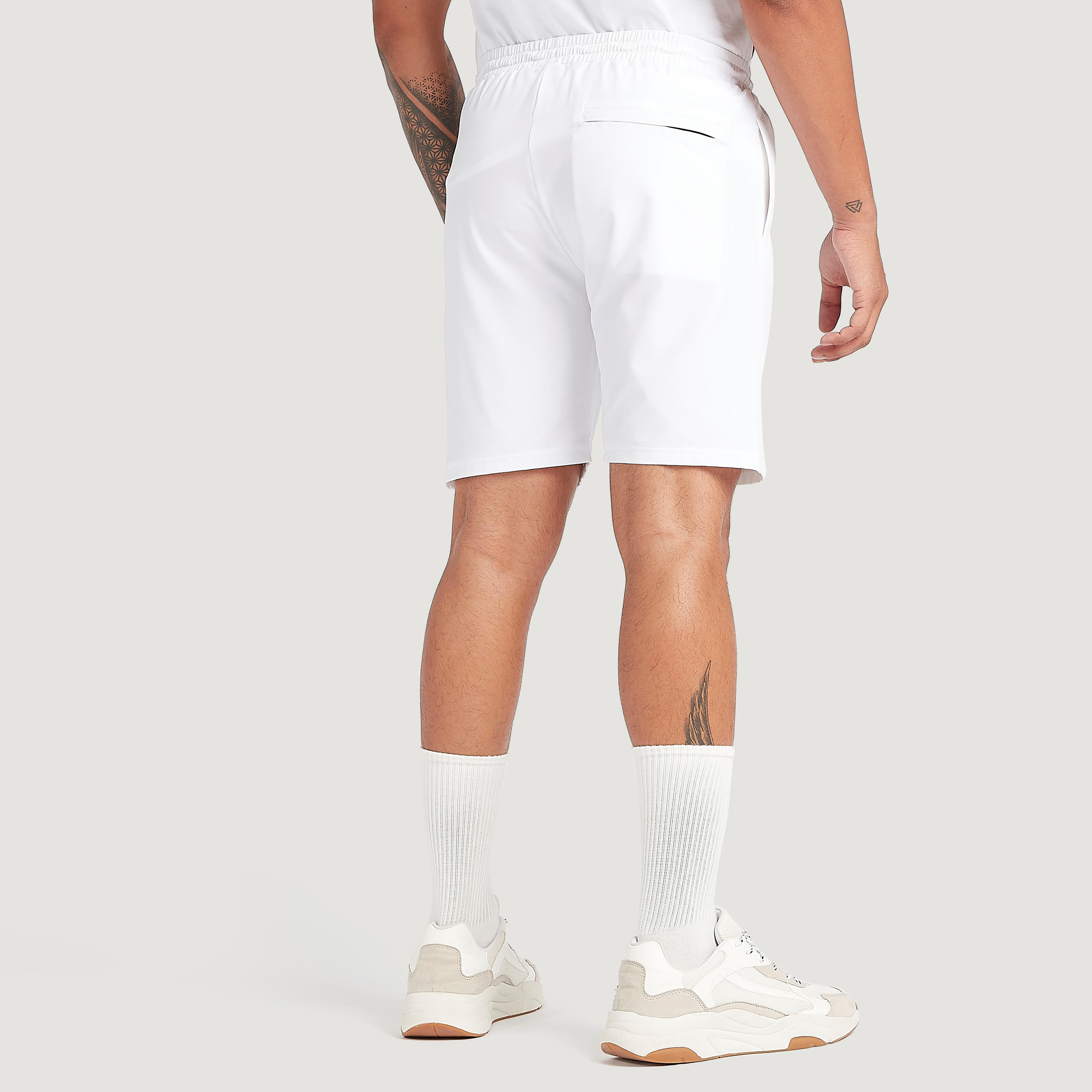 شورت بخصر مطّاطي وجيوب وطبعات من كابا-men-clothing-sportswearandactivewear-bottoms-image-4