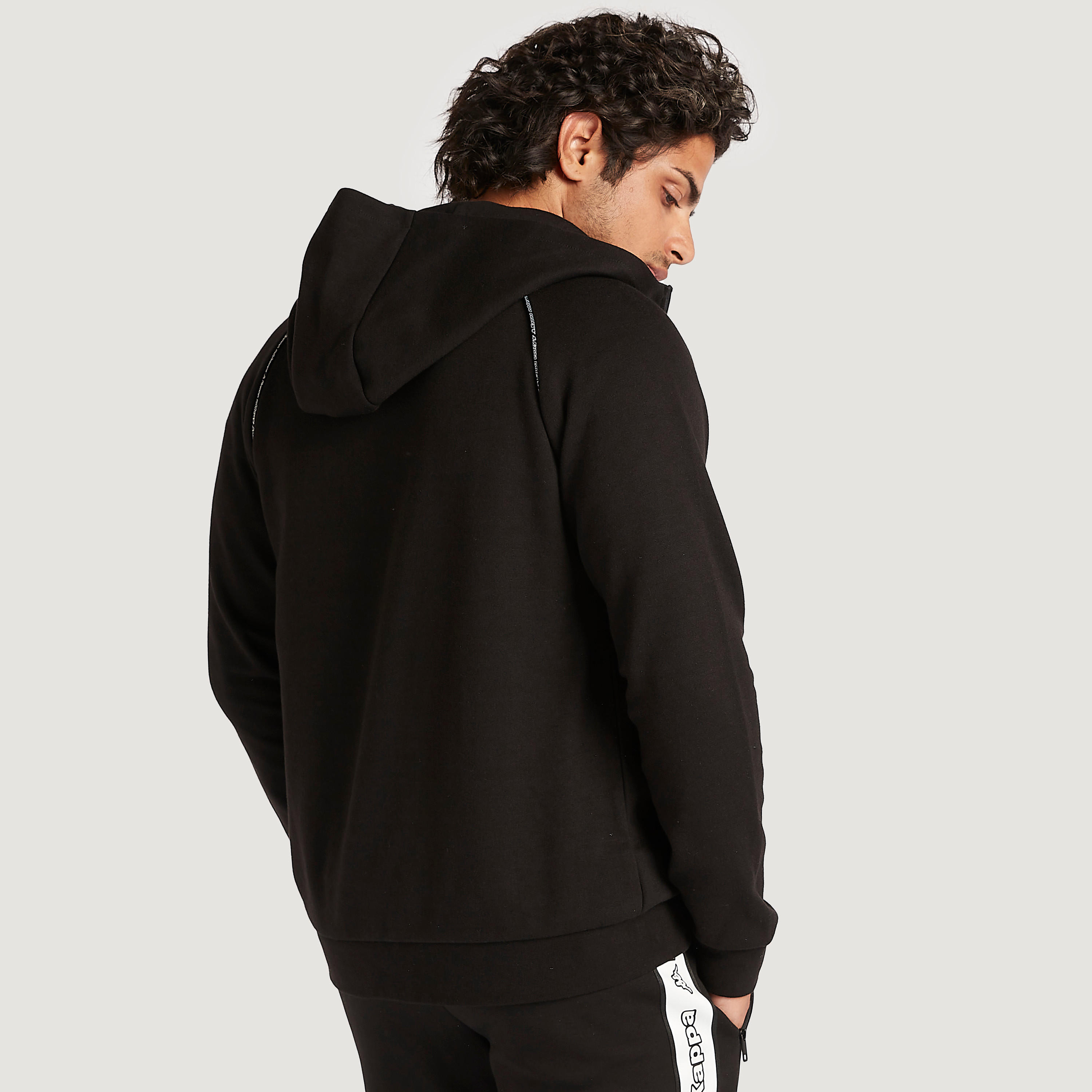 هودي بسحّاب وأكمام طويلة وجيوب من كابا-men-winterwear-hoodiesandsweatshirts-image-4