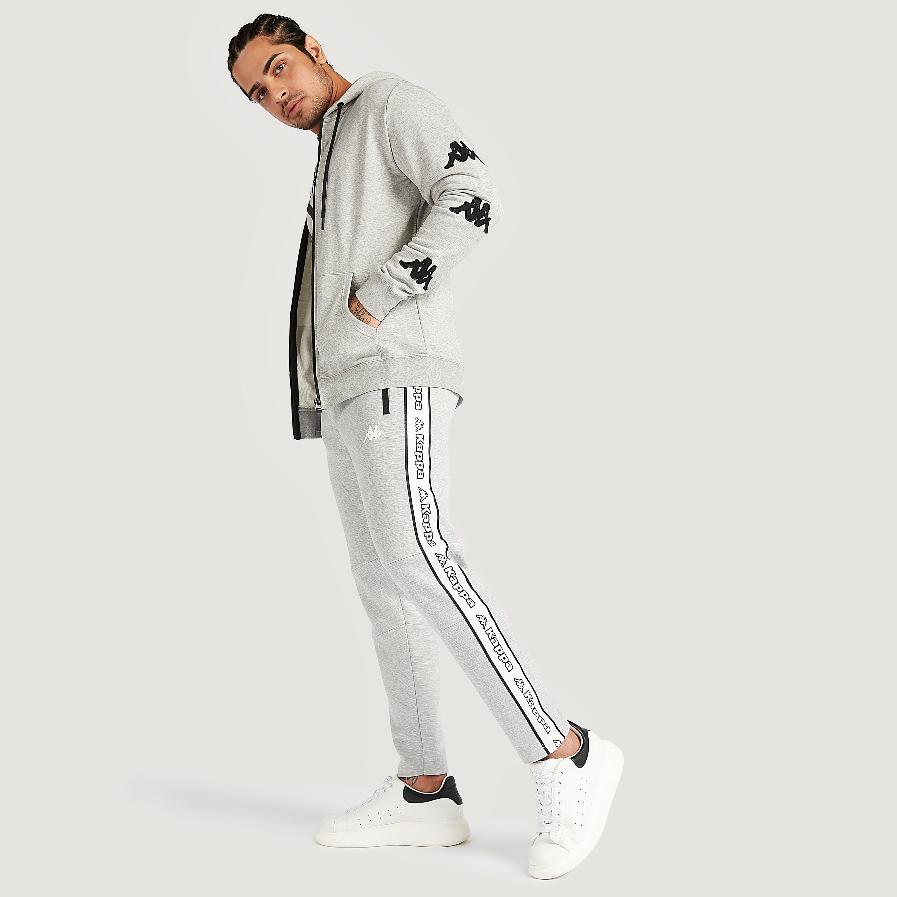 بنطلون رياضي بجيوب بسحّاب وطبعات من كابا-men-clothing-sportswearandactivewear-tracksuits-image-2