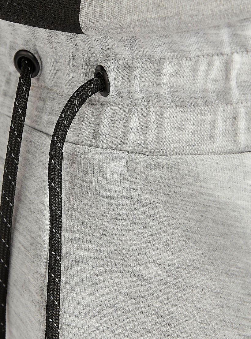 بنطلون رياضي بجيوب بسحّاب وطبعات من كابا-men-clothing-sportswearandactivewear-tracksuits-image-5