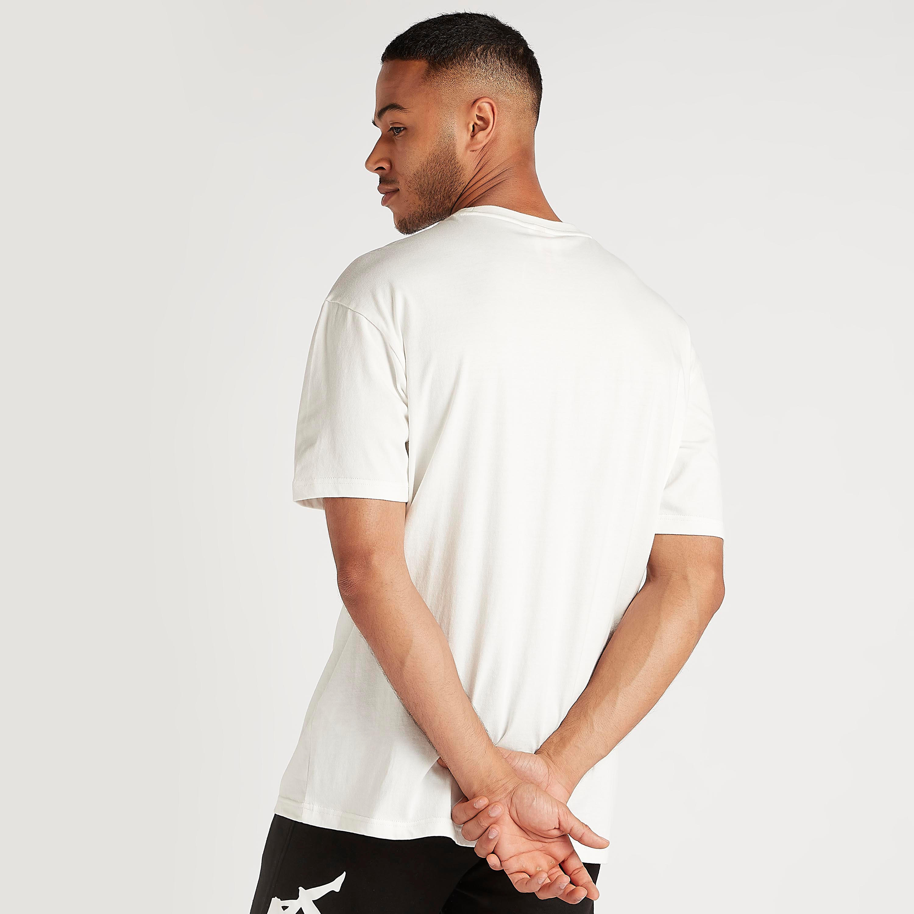 تيشيرت بياقة ضيّقة وأكمام قصيرة وطبعات من كابا-men-clothing-sportswearandactivewear-tshirtsandpolos-image-4
