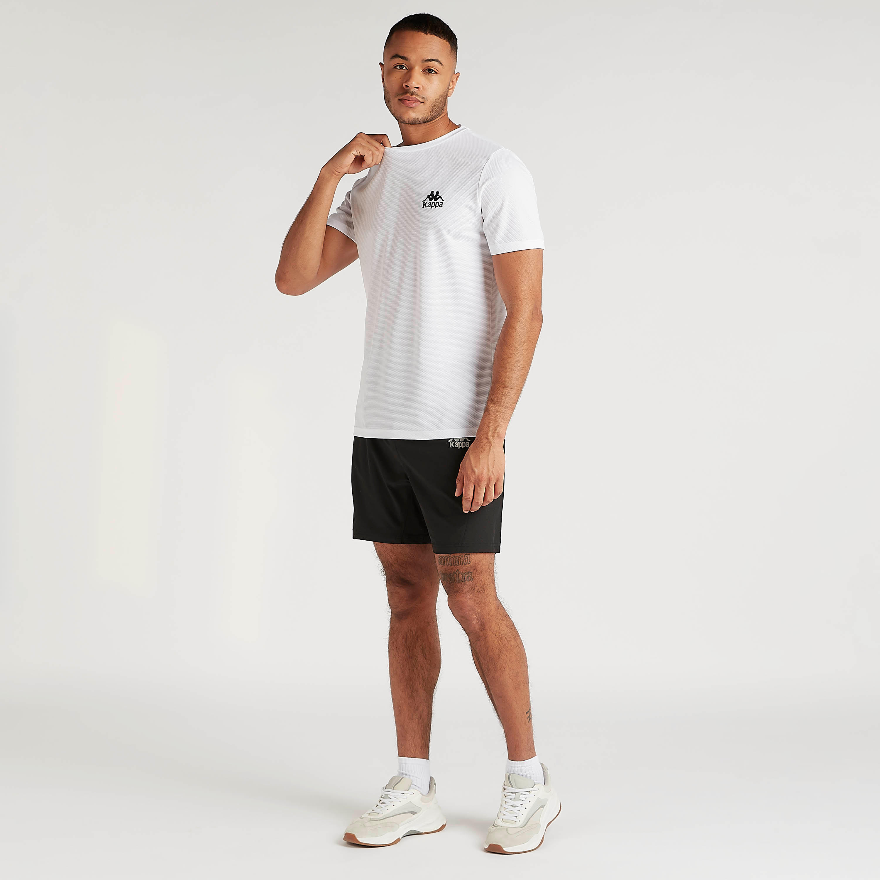 تيشيرت بياقة ضيّقة وأكمام قصيرة من كابا-men-clothing-sportswearandactivewear-tshirtsandpolos-image-2