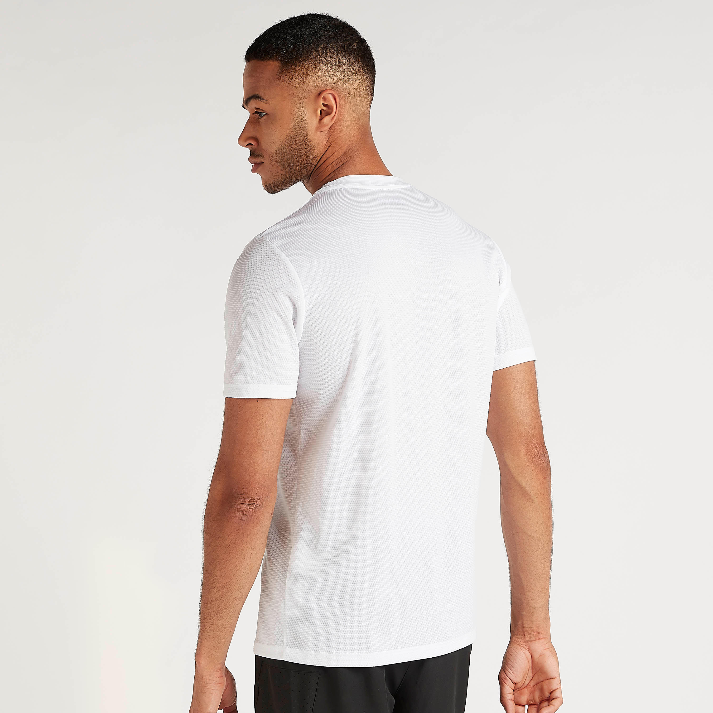 تيشيرت بياقة ضيّقة وأكمام قصيرة من كابا-men-clothing-sportswearandactivewear-tshirtsandpolos-image-4