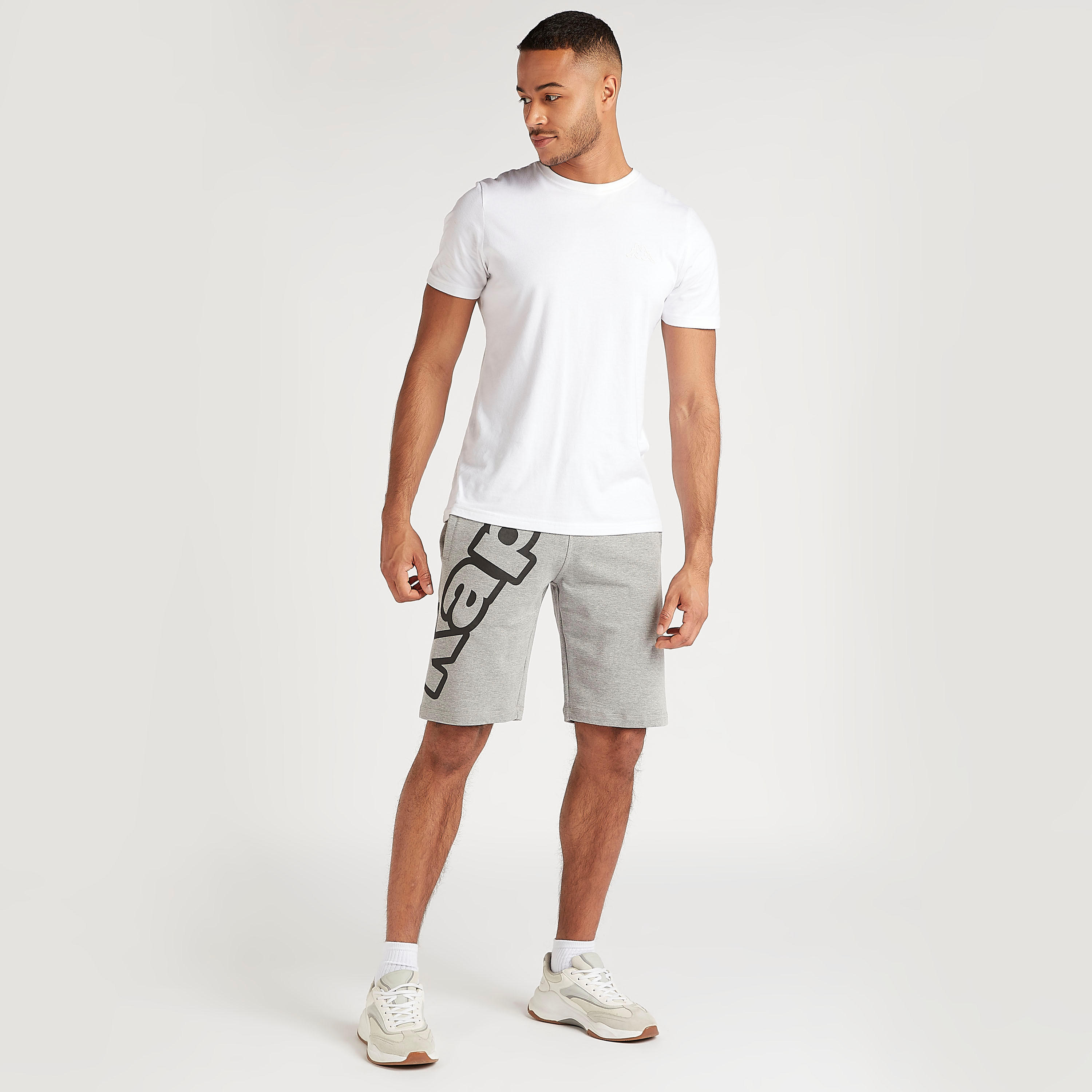شورت برباط إغلاق وجيوب وطبعات من كابا-men-clothing-sportswearandactivewear-bottoms-image-2
