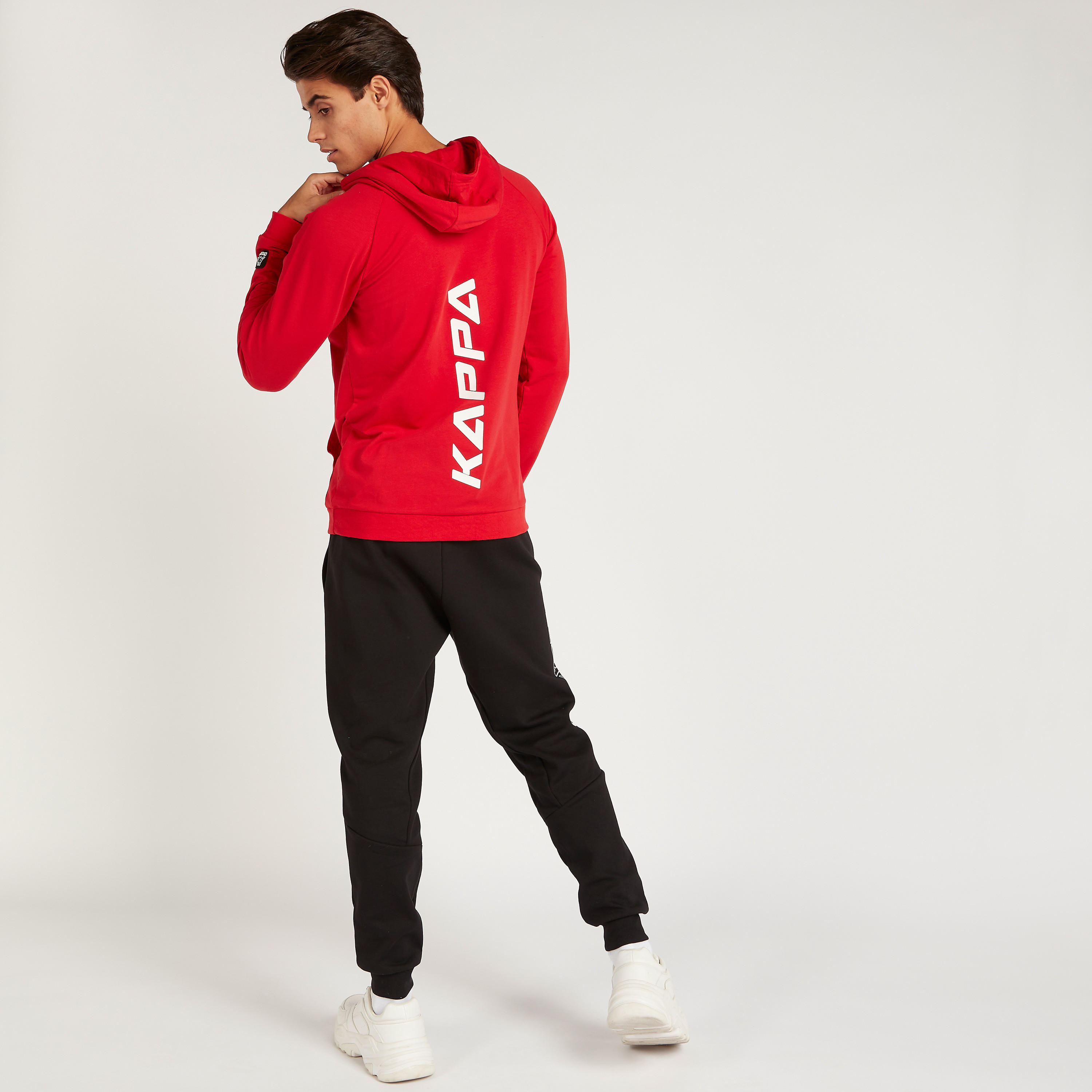 هودي بأكمام طويلة وجيوب كنغر وطبعات من كابا-men-winterwear-hoodiesandsweatshirts-image-5