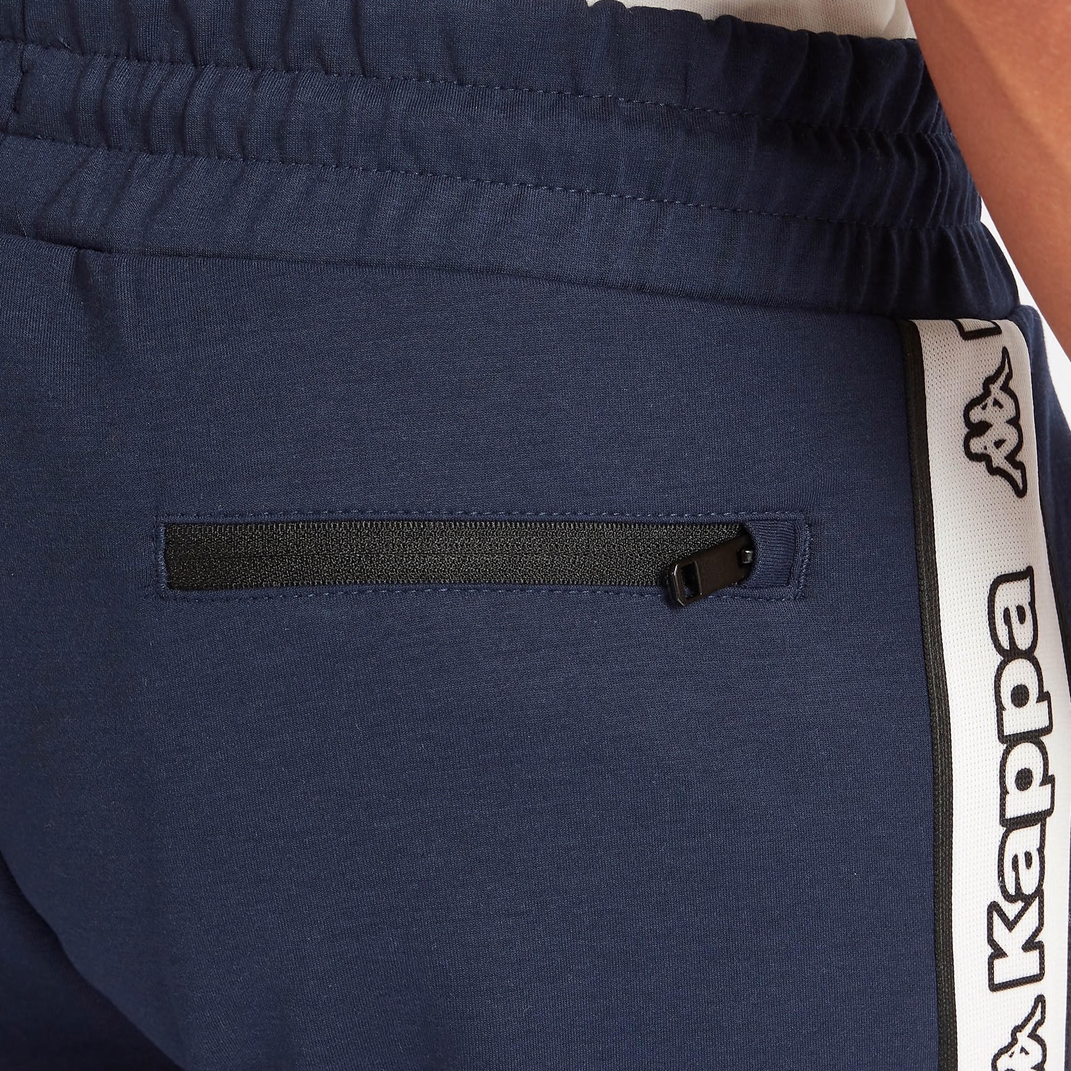 بنطلون رياضي بتفاصيل شريطة بطبعات وجيوب بسحّاب من كابا-men-clothing-bottoms-joggers-image-5