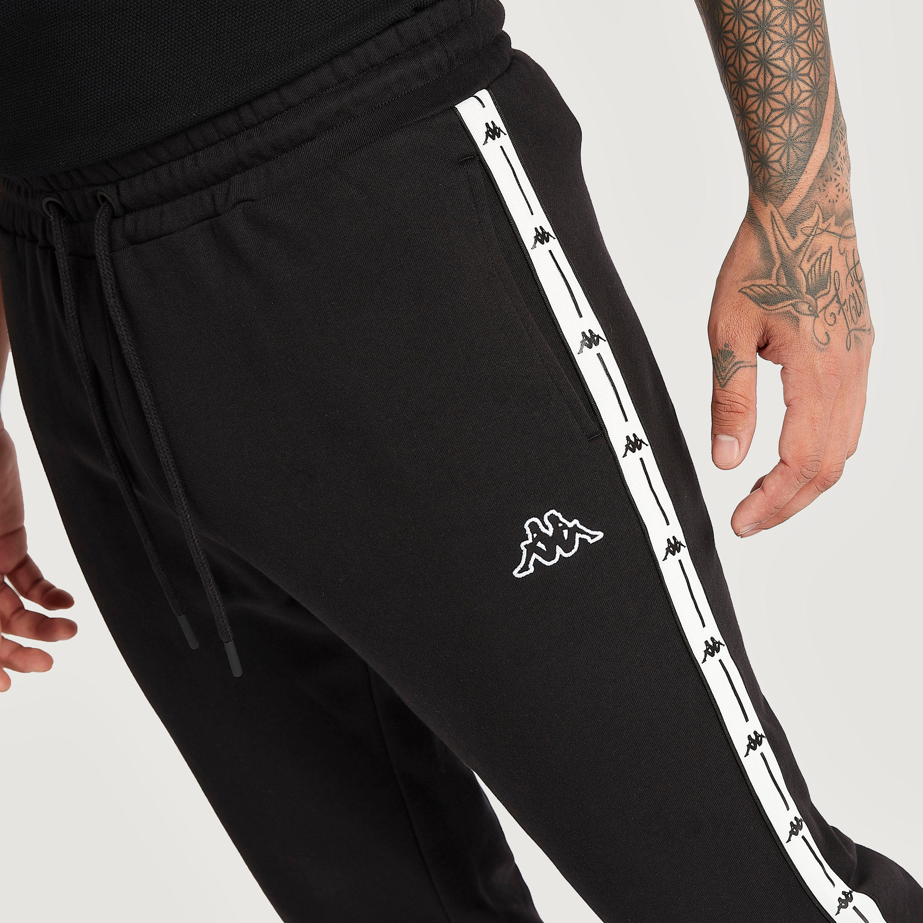 بنطلون رياضي برباط إغلاق وطبعات وجيوب من كابا-men-clothing-sportswearandactivewear-tracksuits-image-3