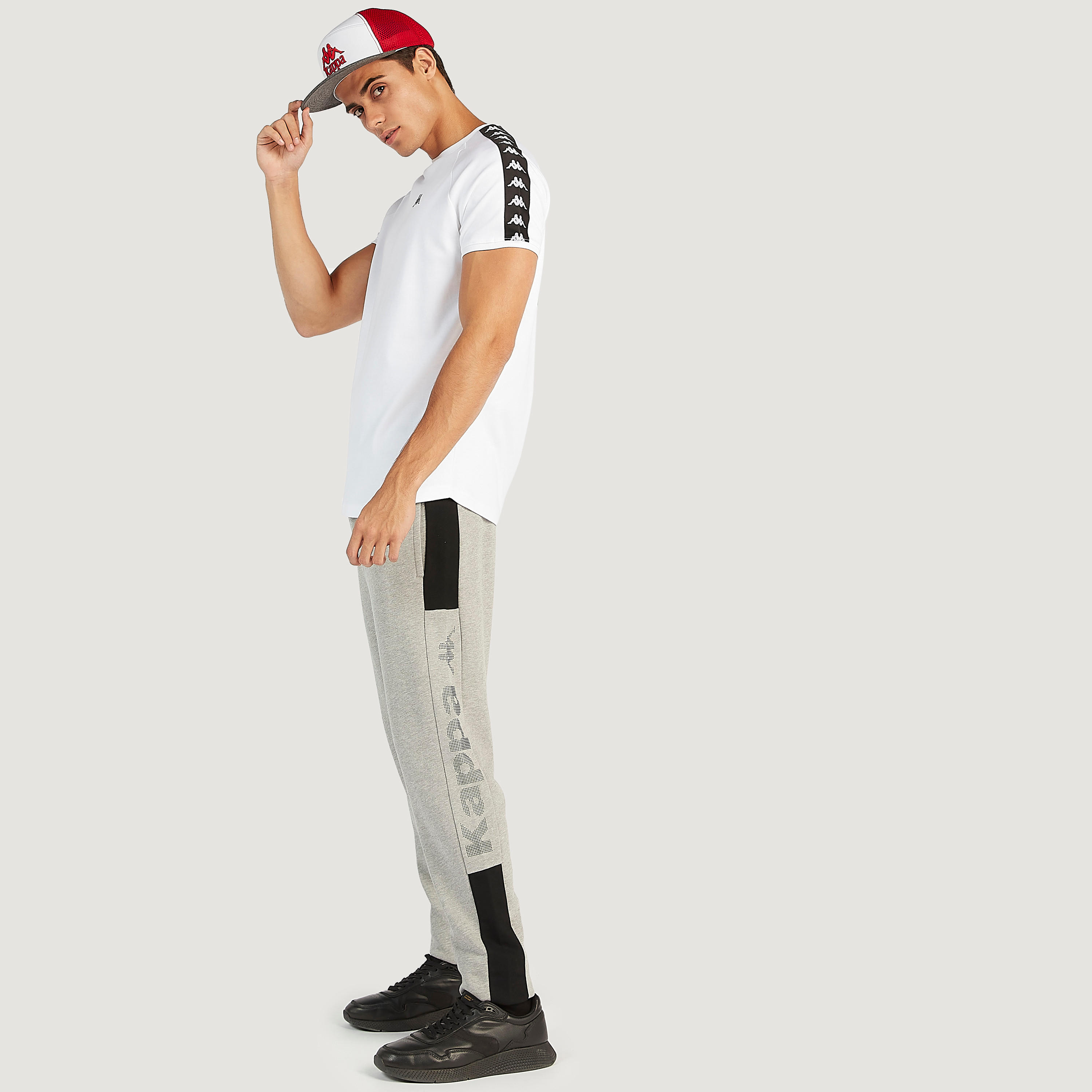تيشيرت بطبعات وياقة ضيّقة وأكمام قصيرة من كابا-men-clothing-sportswearandactivewear-tshirtsandpolos-image-2